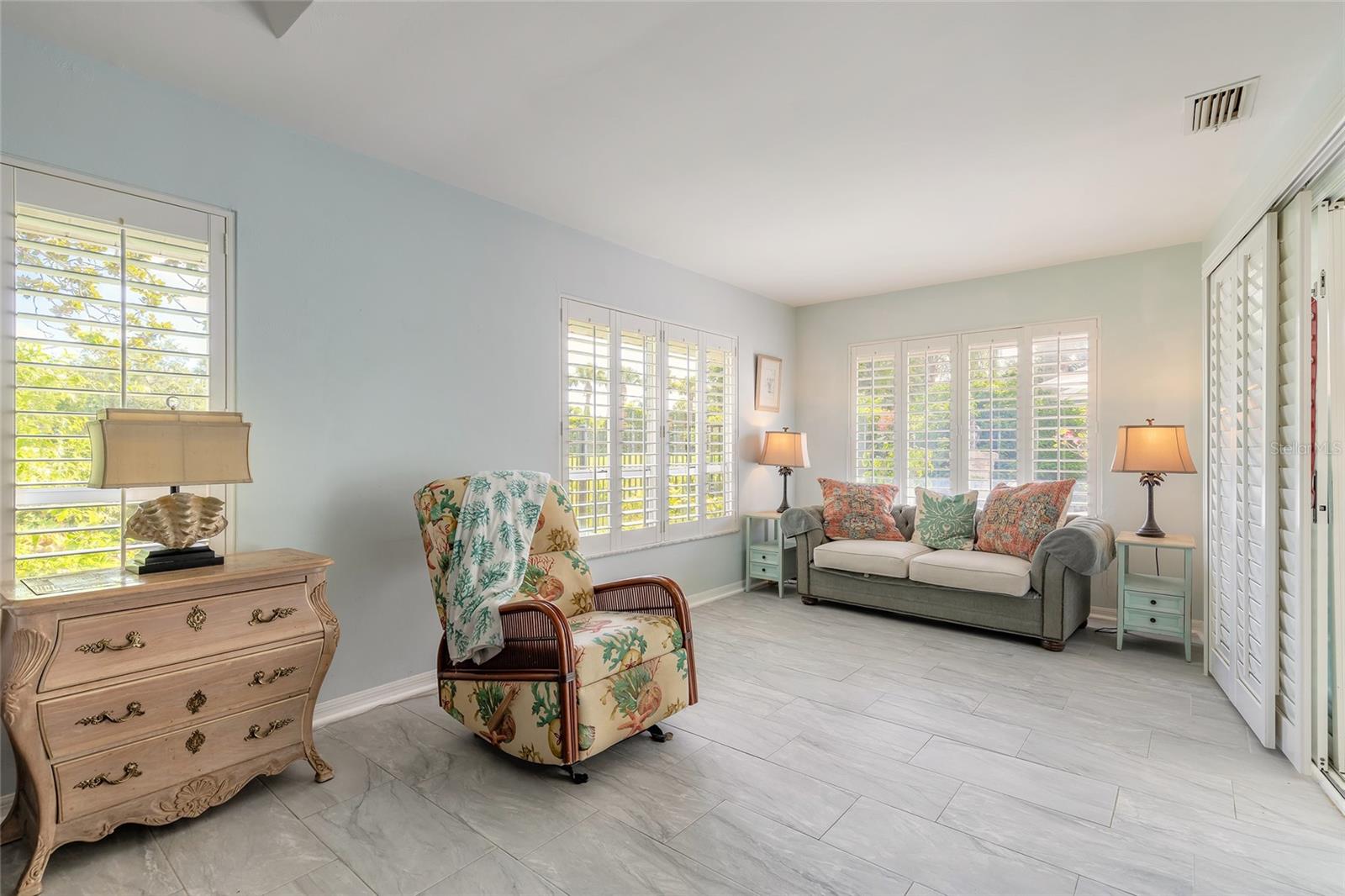 Image 11 of 59 For 904 Clubhouse Boulevard