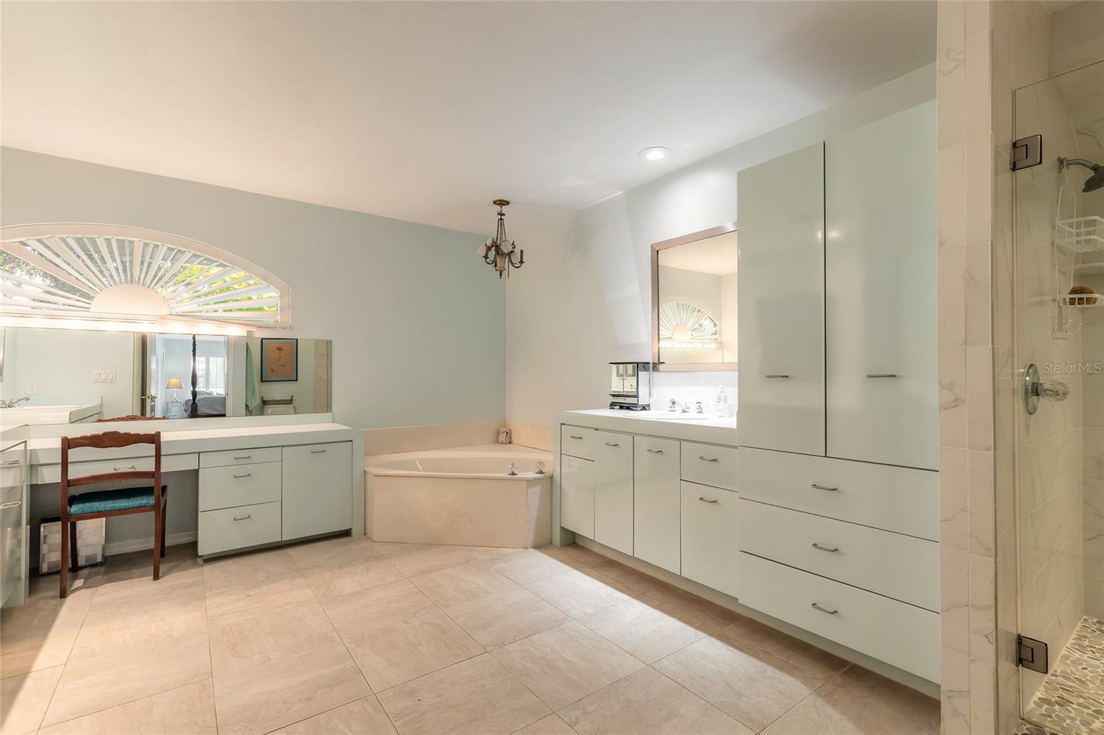 Image 13 of 59 For 904 Clubhouse Boulevard