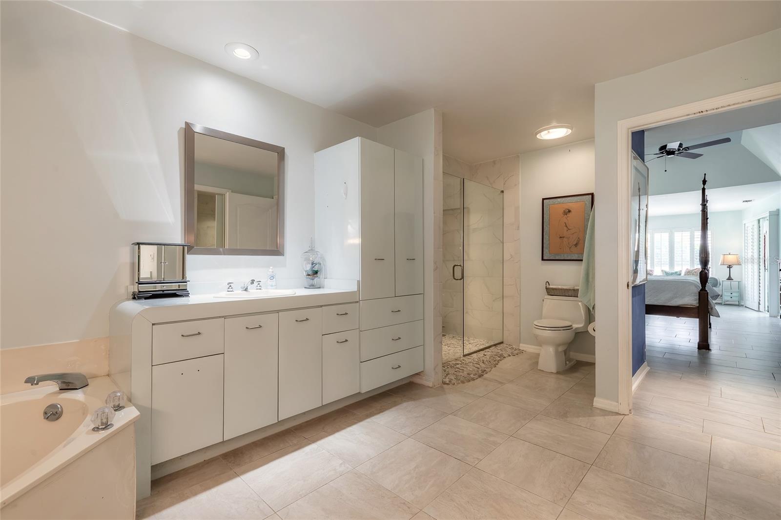 Image 15 of 59 For 904 Clubhouse Boulevard