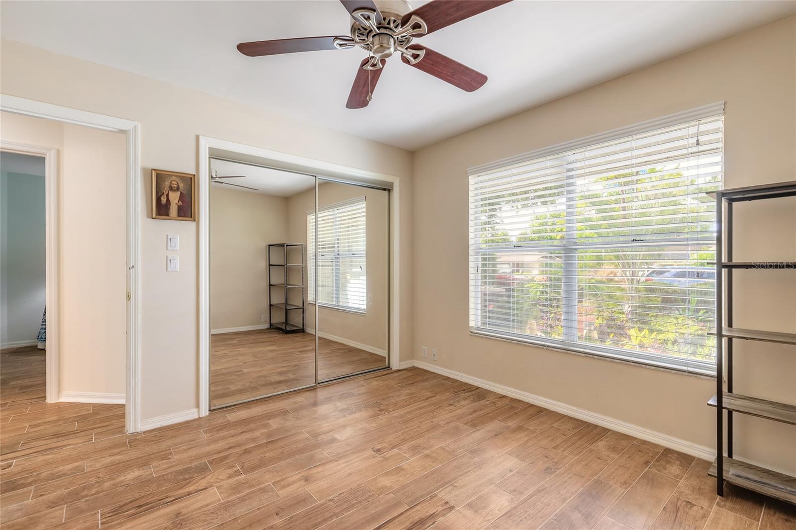 Image 21 of 59 For 904 Clubhouse Boulevard