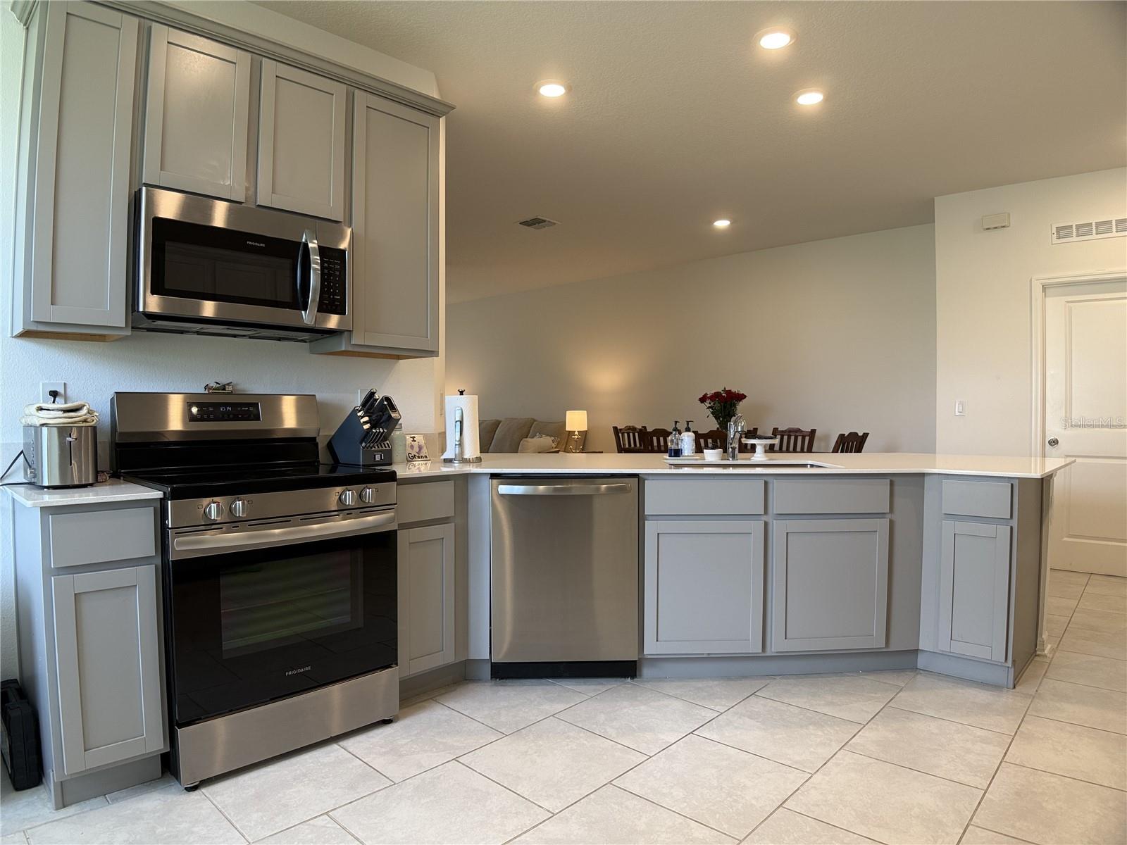 Image 3 of 30 For 3919 Willowbrook Drive
