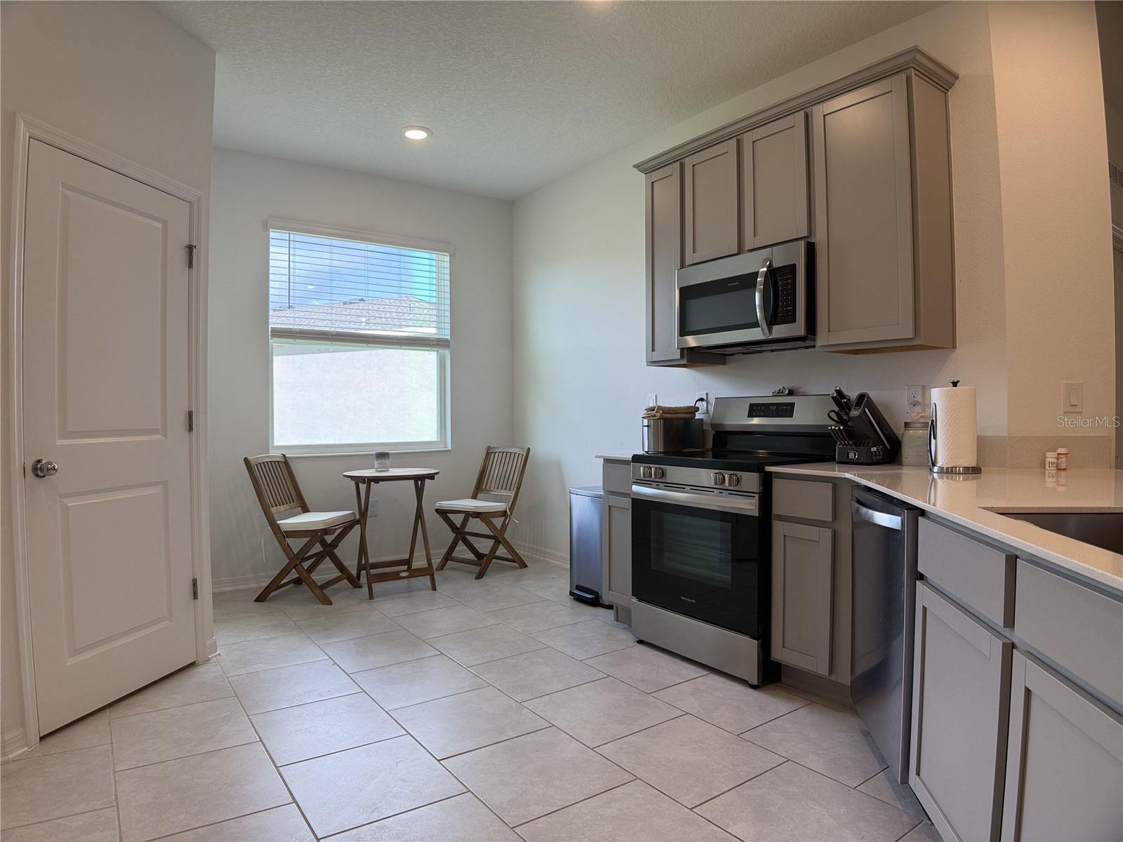 Image 4 of 30 For 3919 Willowbrook Drive