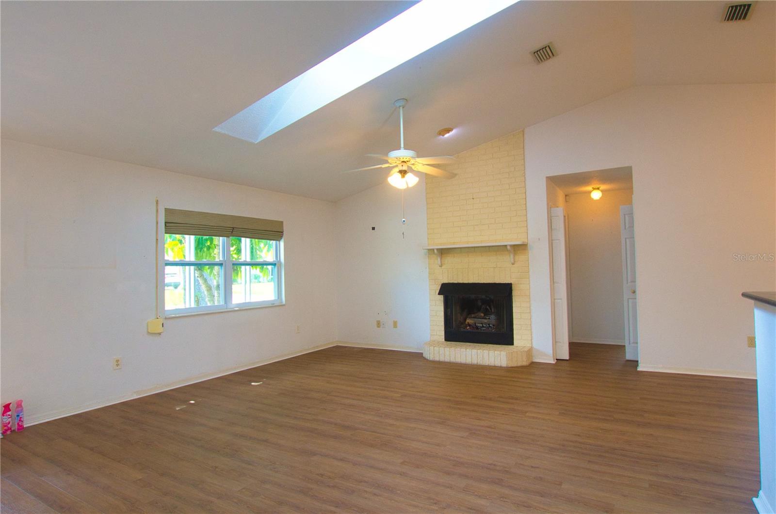 Image 5 of 17 For 2548 Crestwood Avenue