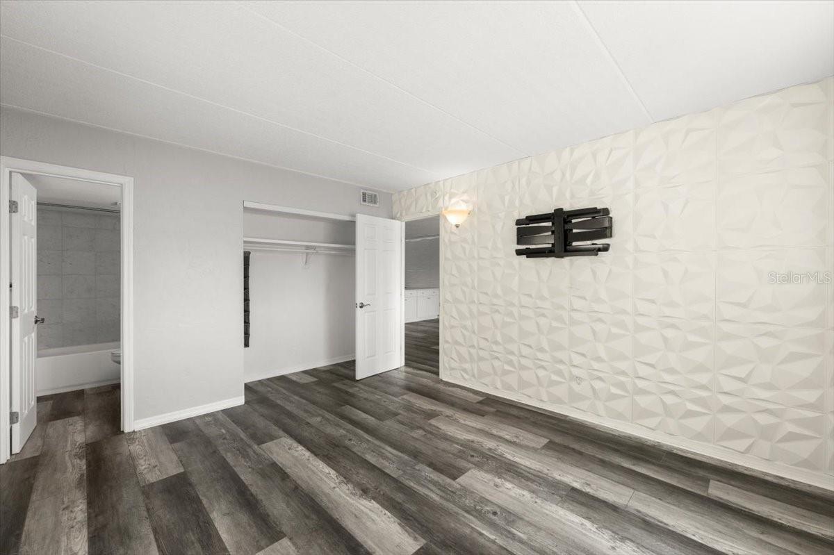 Image 8 of 30 For 411 Halifax Avenue 212
