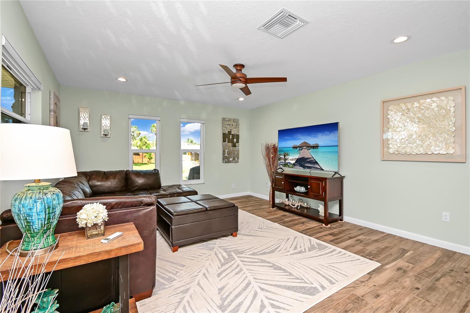 Image 11 of 50 For 22 Sand Dune Drive