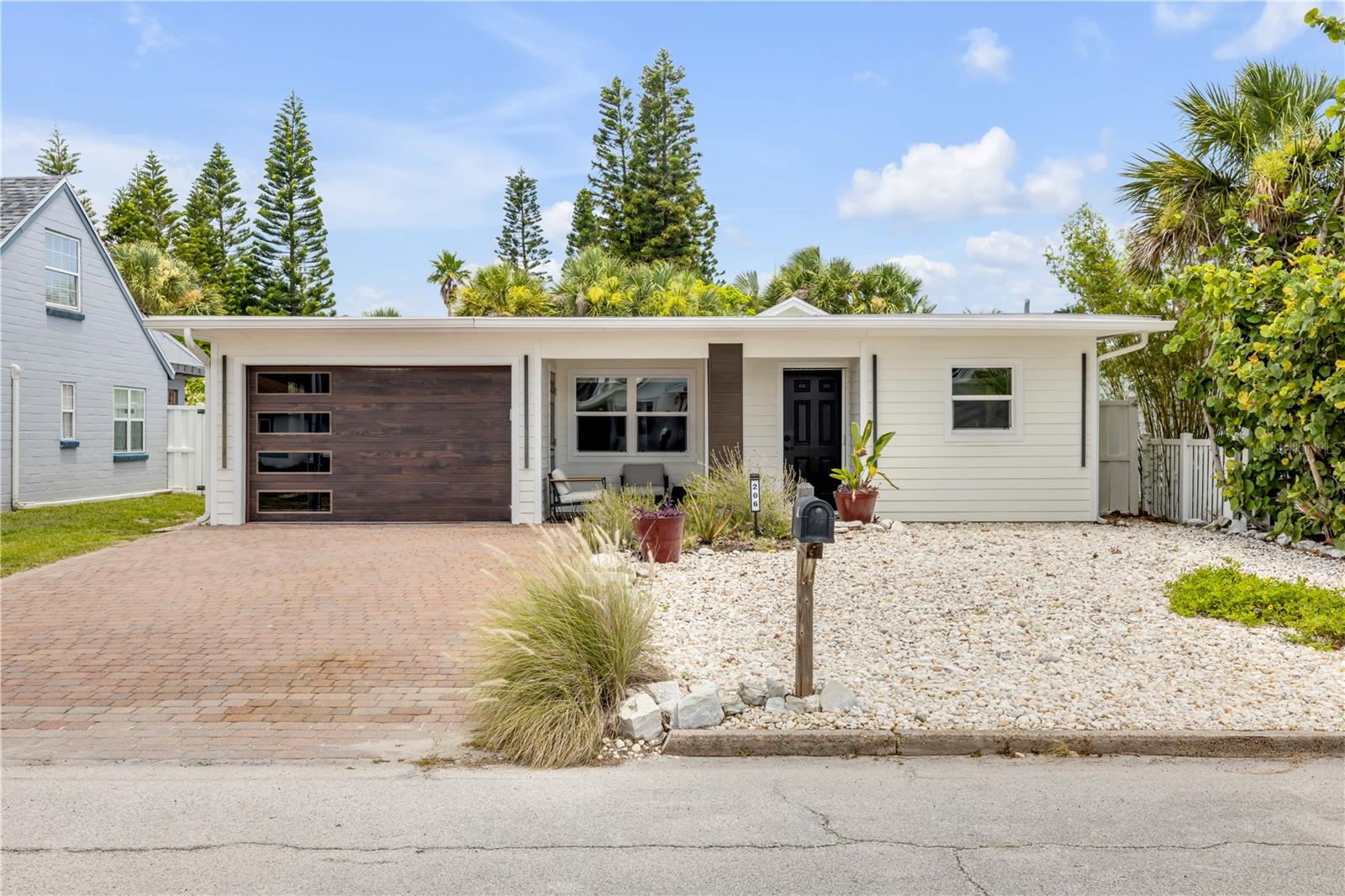 Image 10 of 79 For 206 Kirkland Road