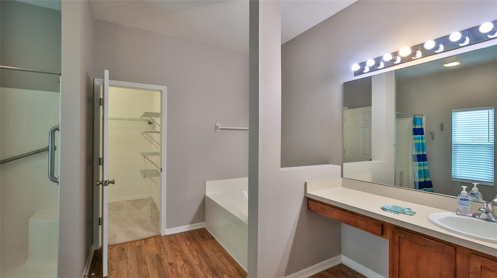 Image 21 of 37 For 405 Central Mariners Drive