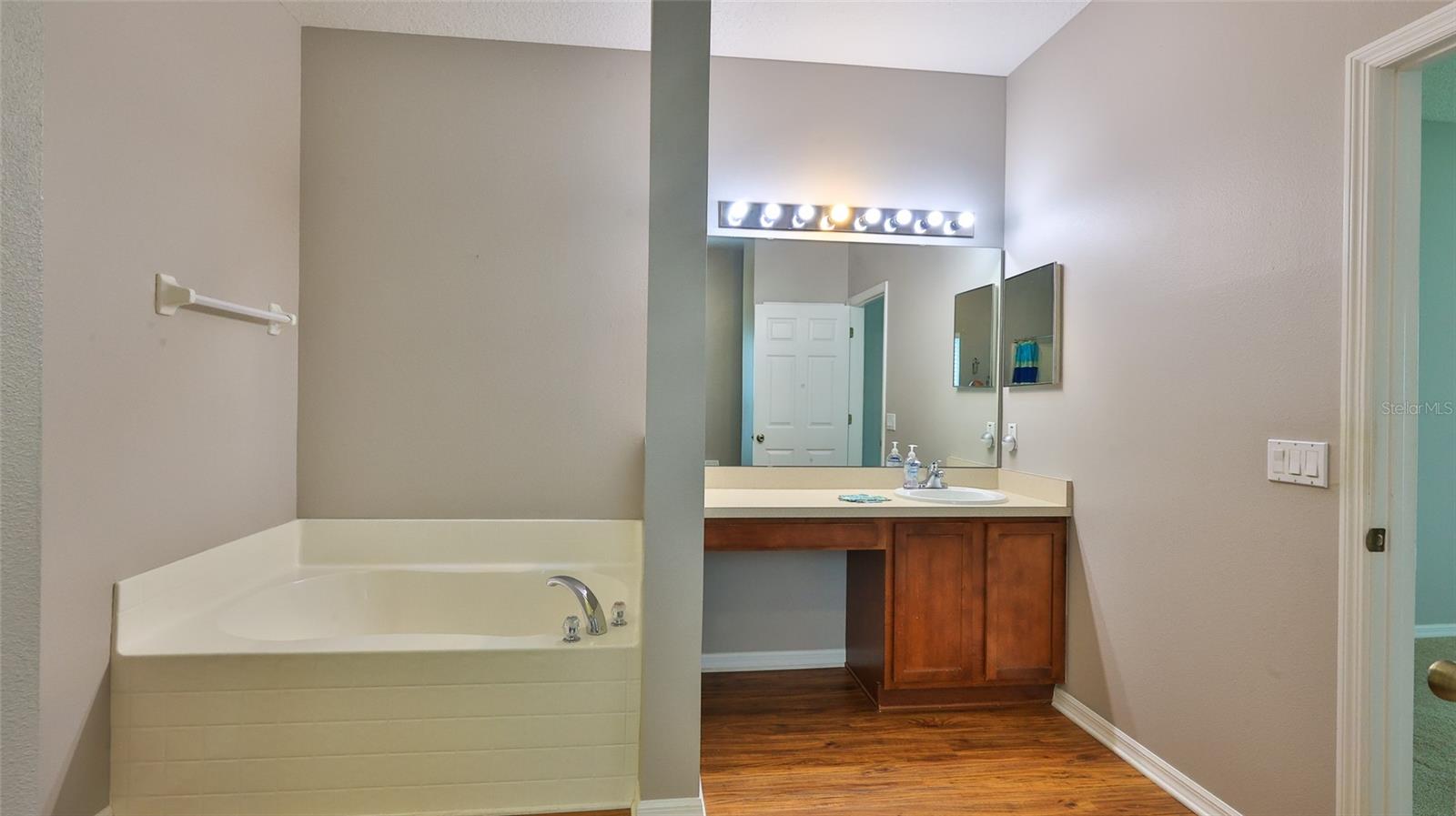 Image 23 of 37 For 405 Central Mariners Drive