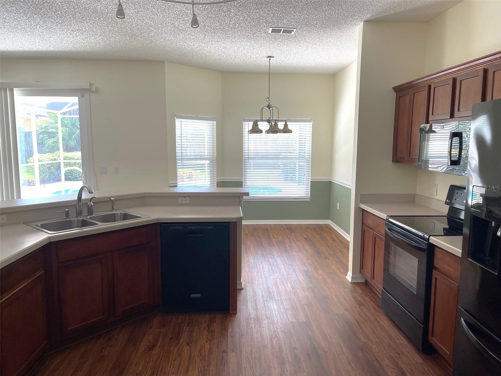 Image 4 of 18 For 405 Central Mariners Drive