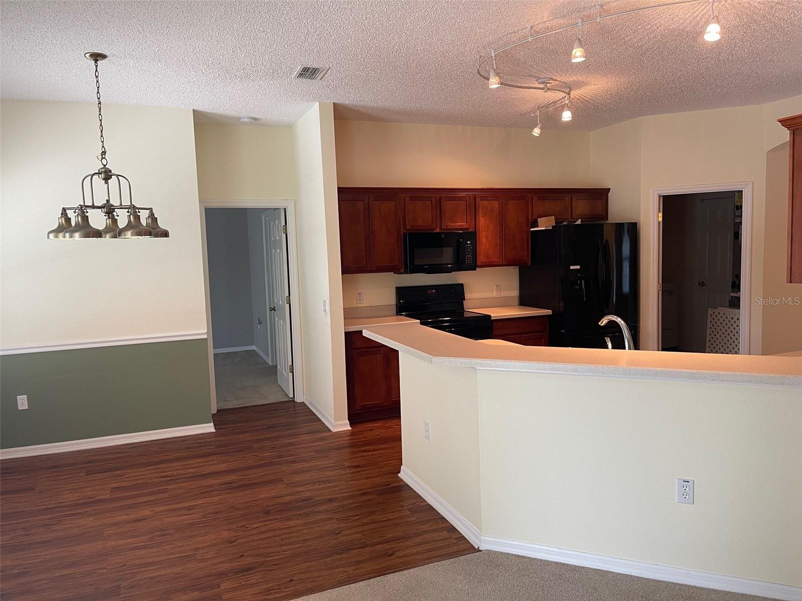 Image 5 of 18 For 405 Central Mariners Drive