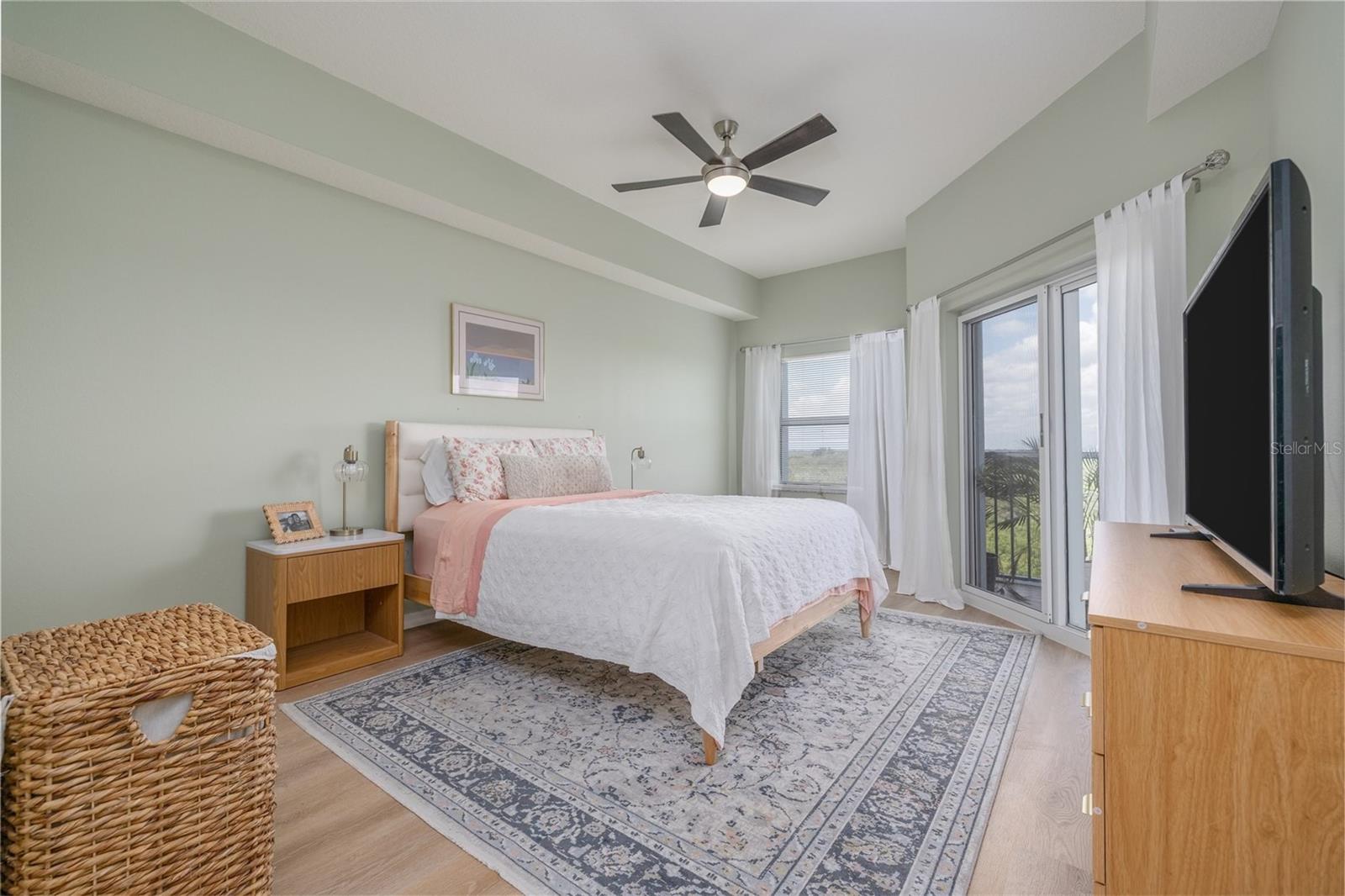 Image 10 of 41 For 5300 Atlantic Avenue 5-502