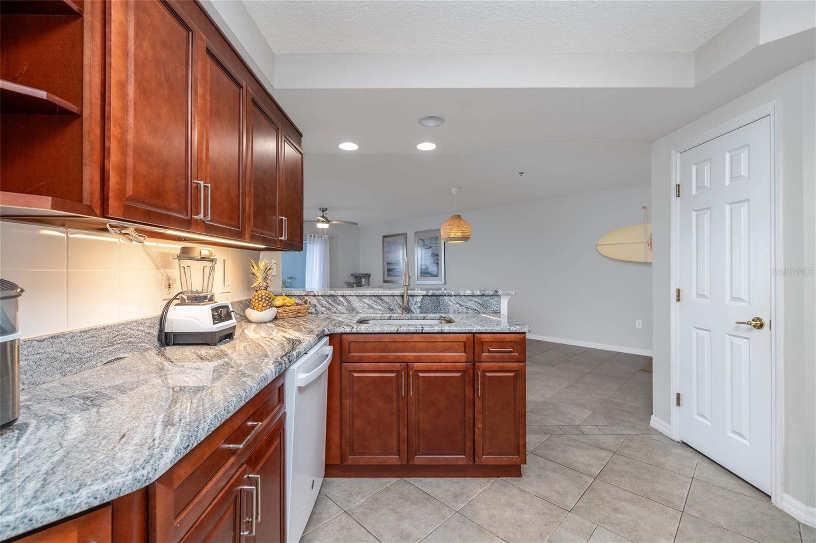 Image 13 of 41 For 5300 Atlantic Avenue 5-502