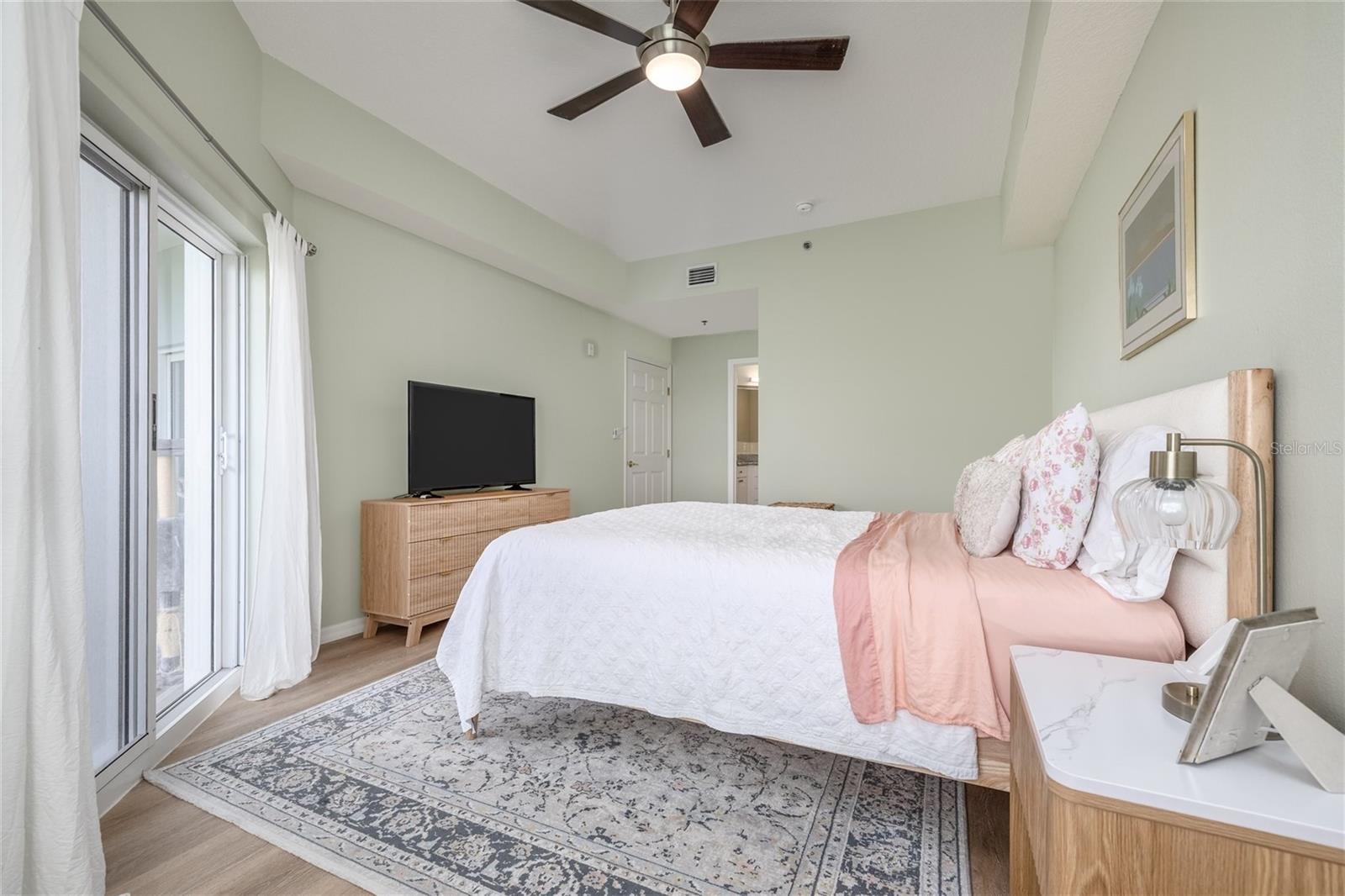 Image 16 of 41 For 5300 Atlantic Avenue 5-502