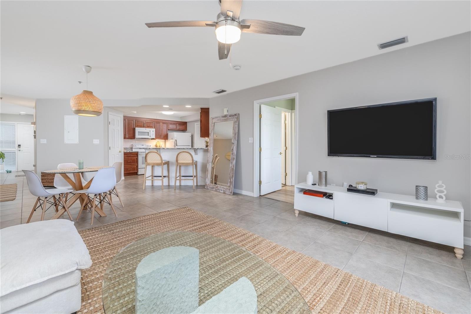Image 4 of 41 For 5300 Atlantic Avenue 5-502