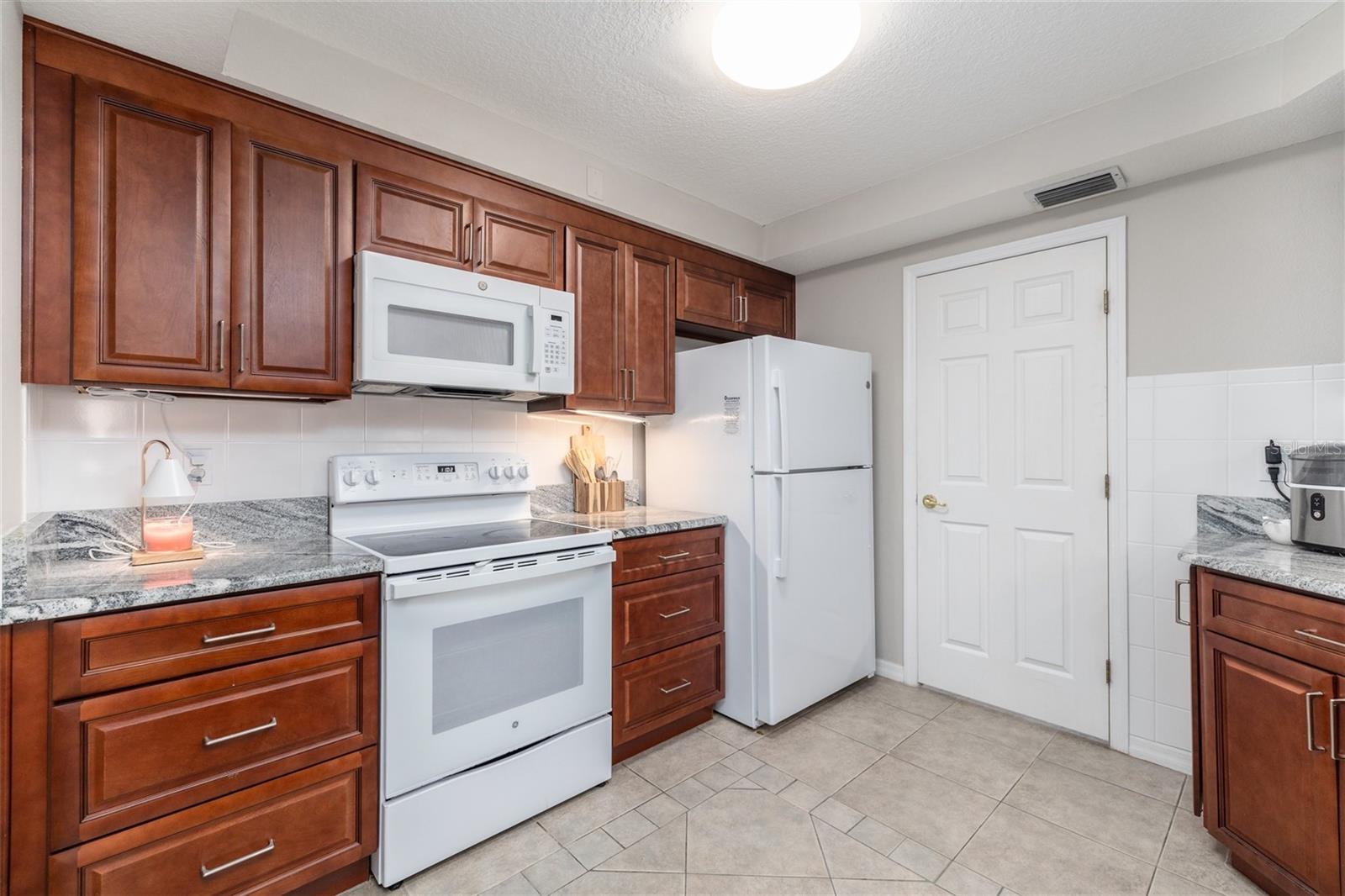 Image 5 of 41 For 5300 Atlantic Avenue 5-502