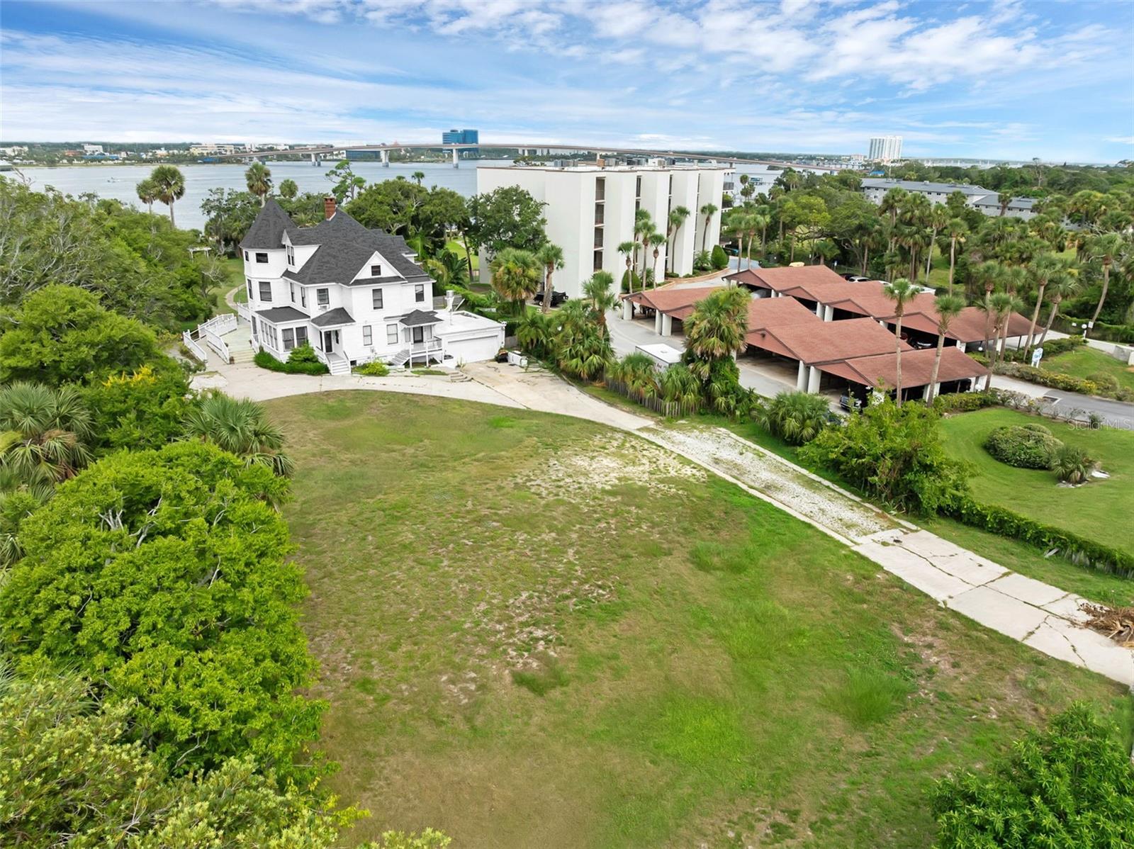Image 38 of 57 For 1000 Peninsula Drive