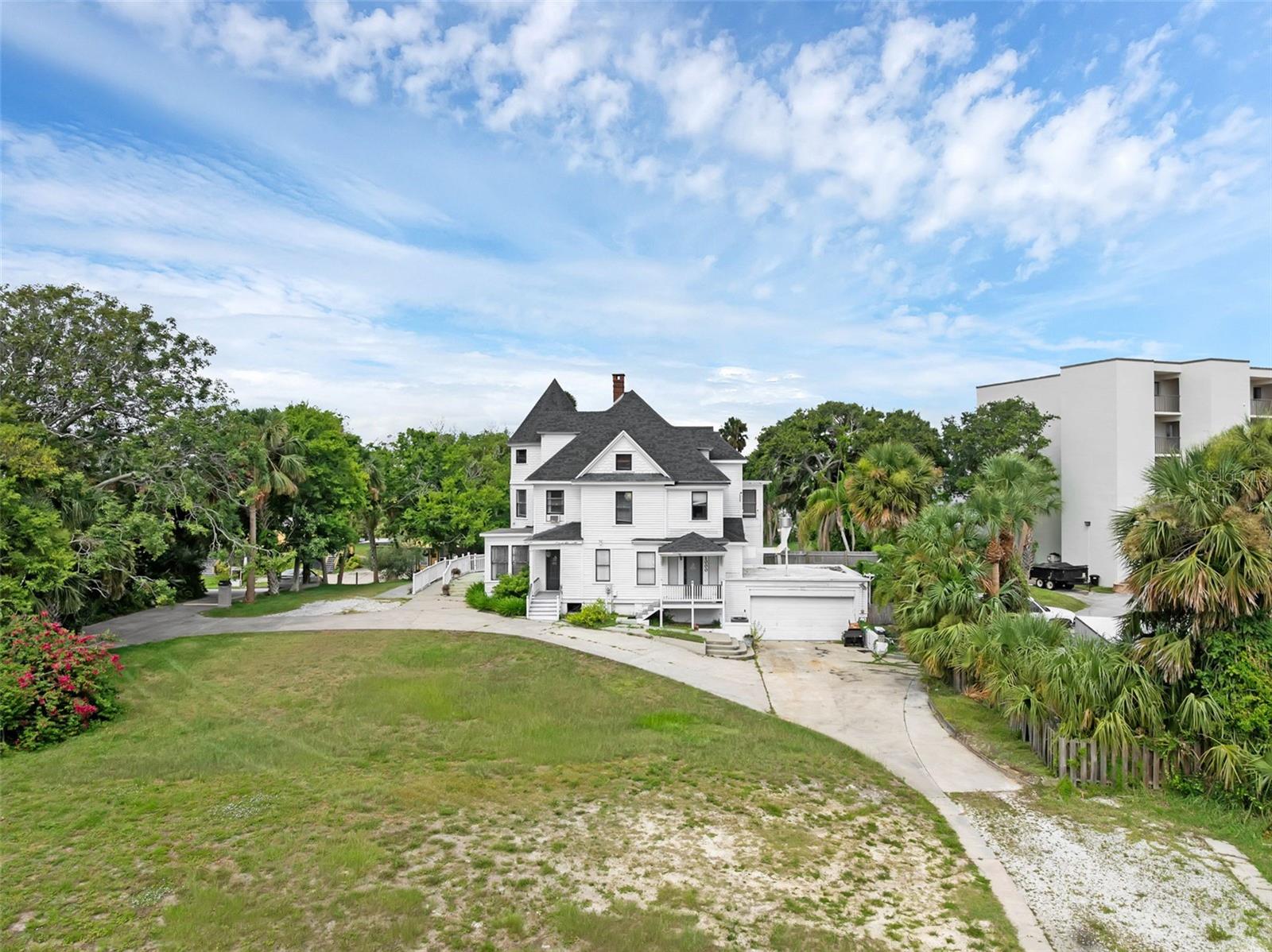 Image 4 of 57 For 1000 Peninsula Drive