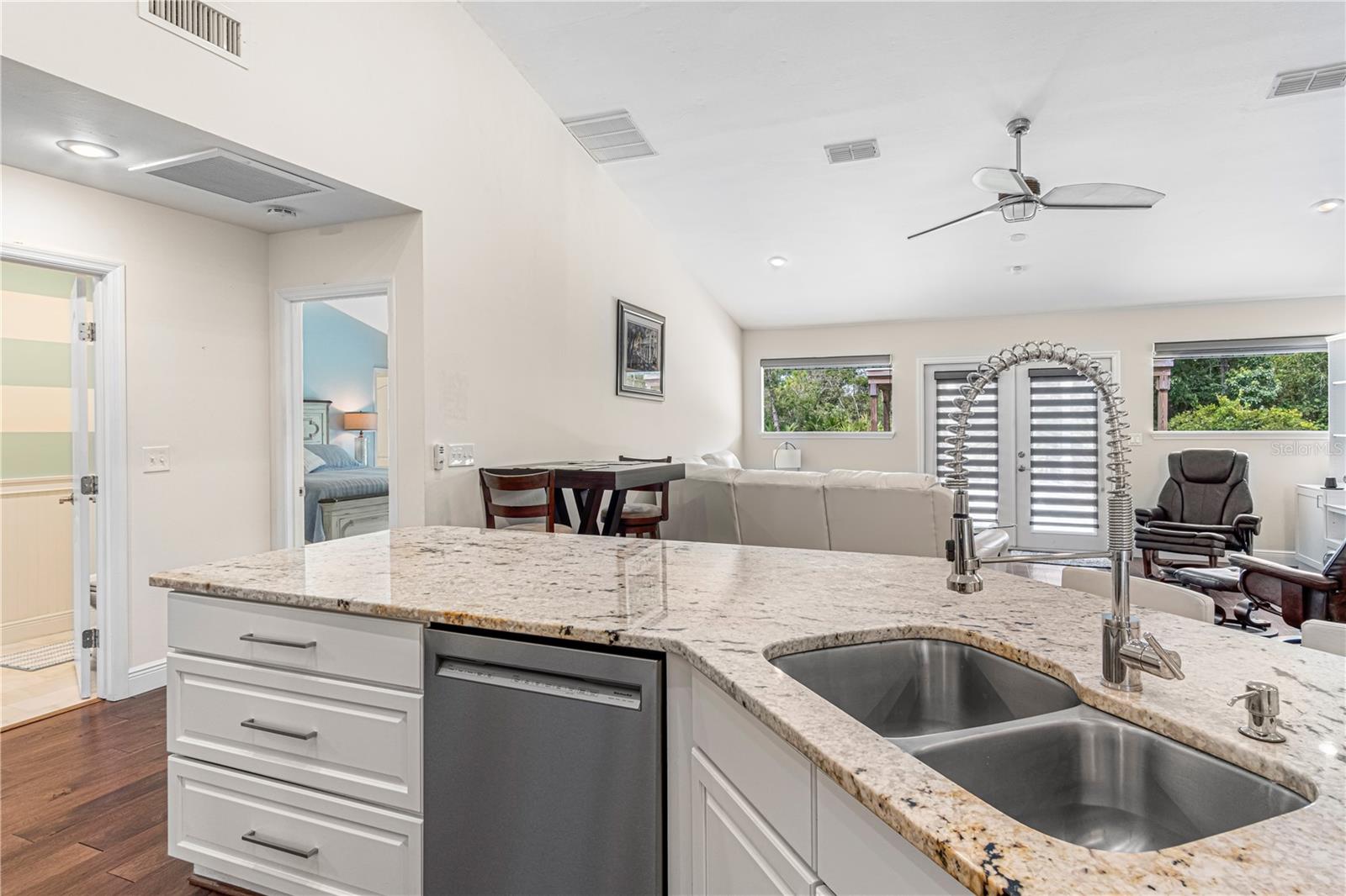 Image 10 of 44 For 915 Club House Boulevard