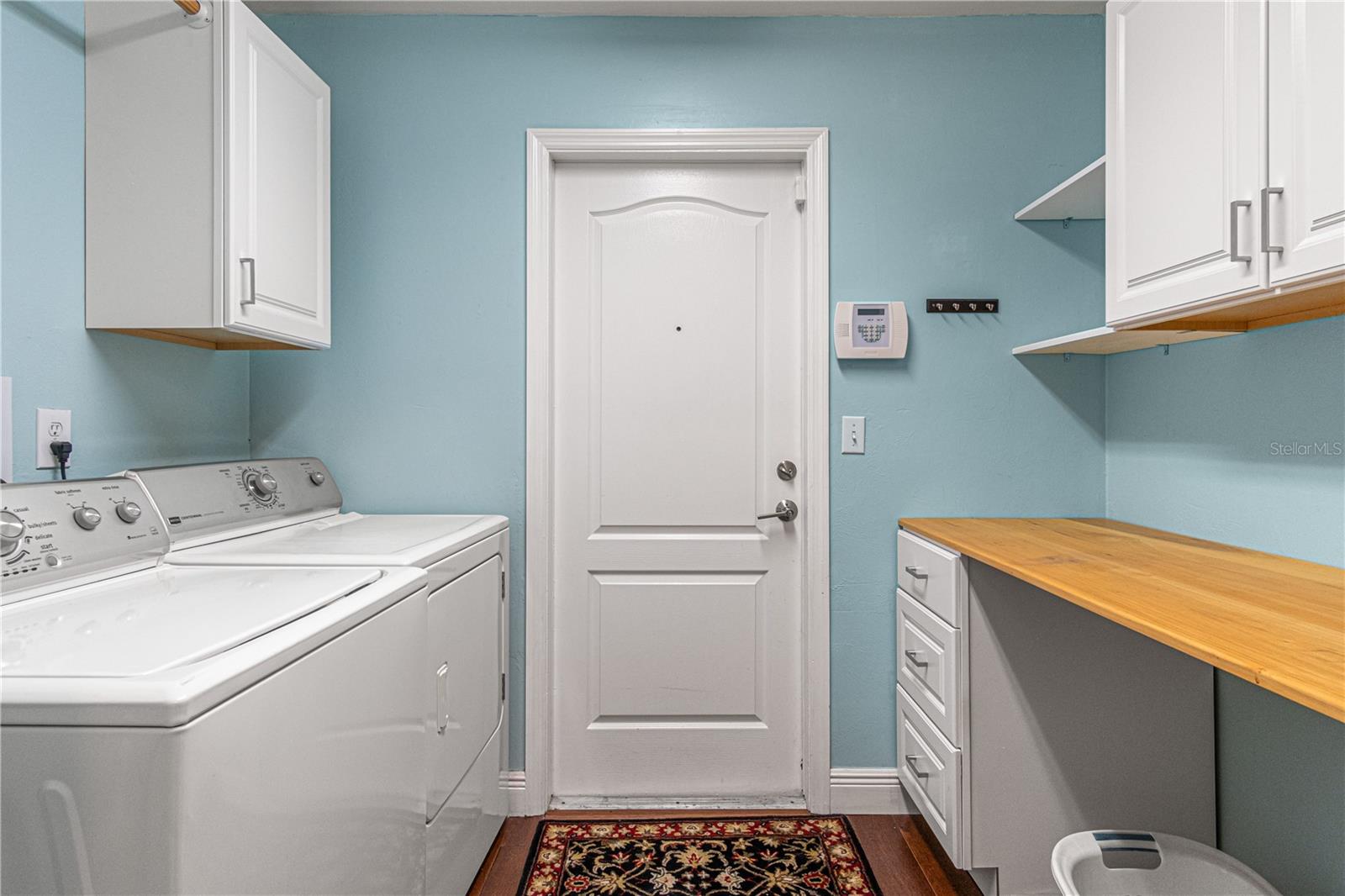 Image 13 of 44 For 915 Club House Boulevard