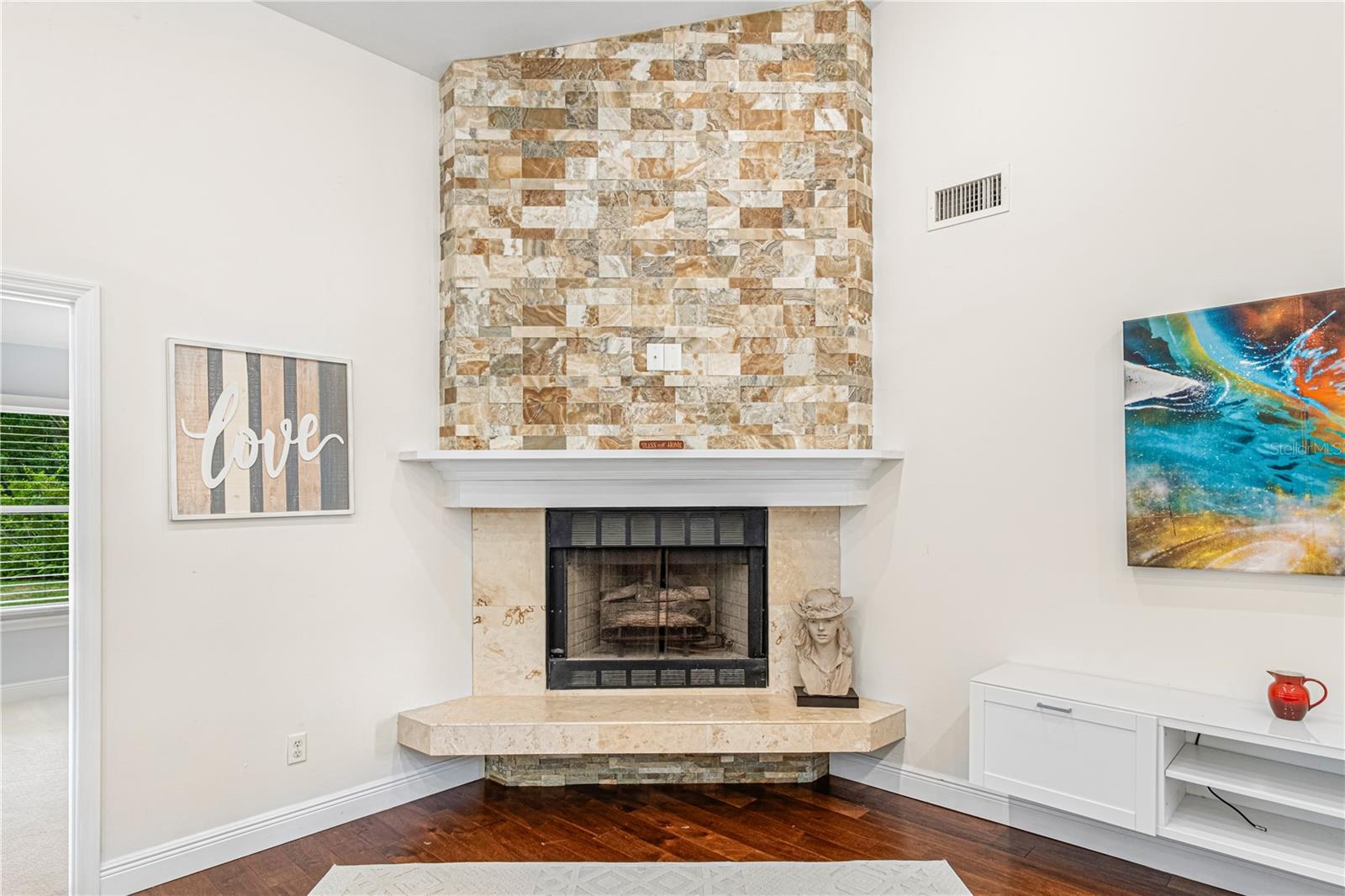 Image 15 of 44 For 915 Club House Boulevard