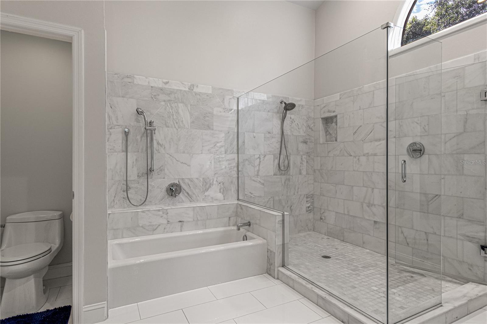 Image 23 of 44 For 915 Club House Boulevard