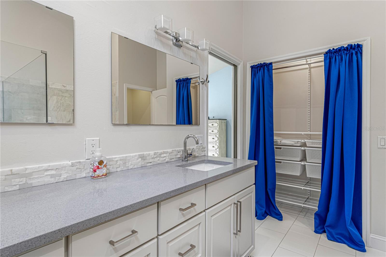 Image 24 of 44 For 915 Club House Boulevard
