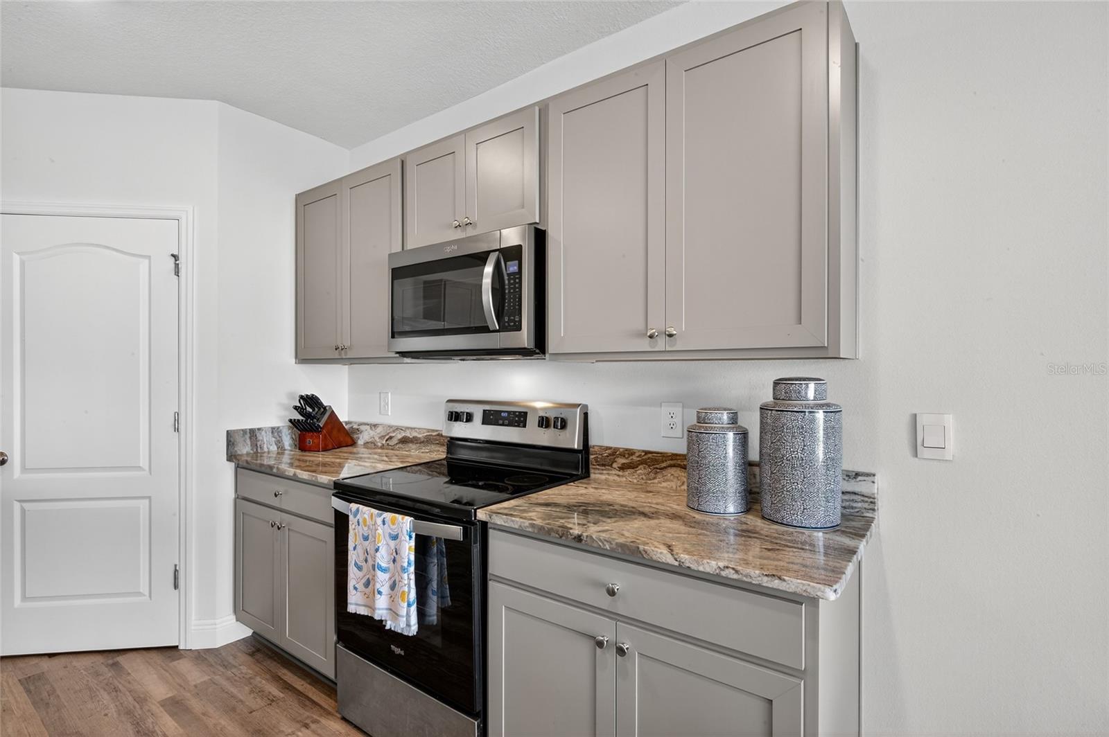 Image 15 of 52 For 2667 Neverland Drive