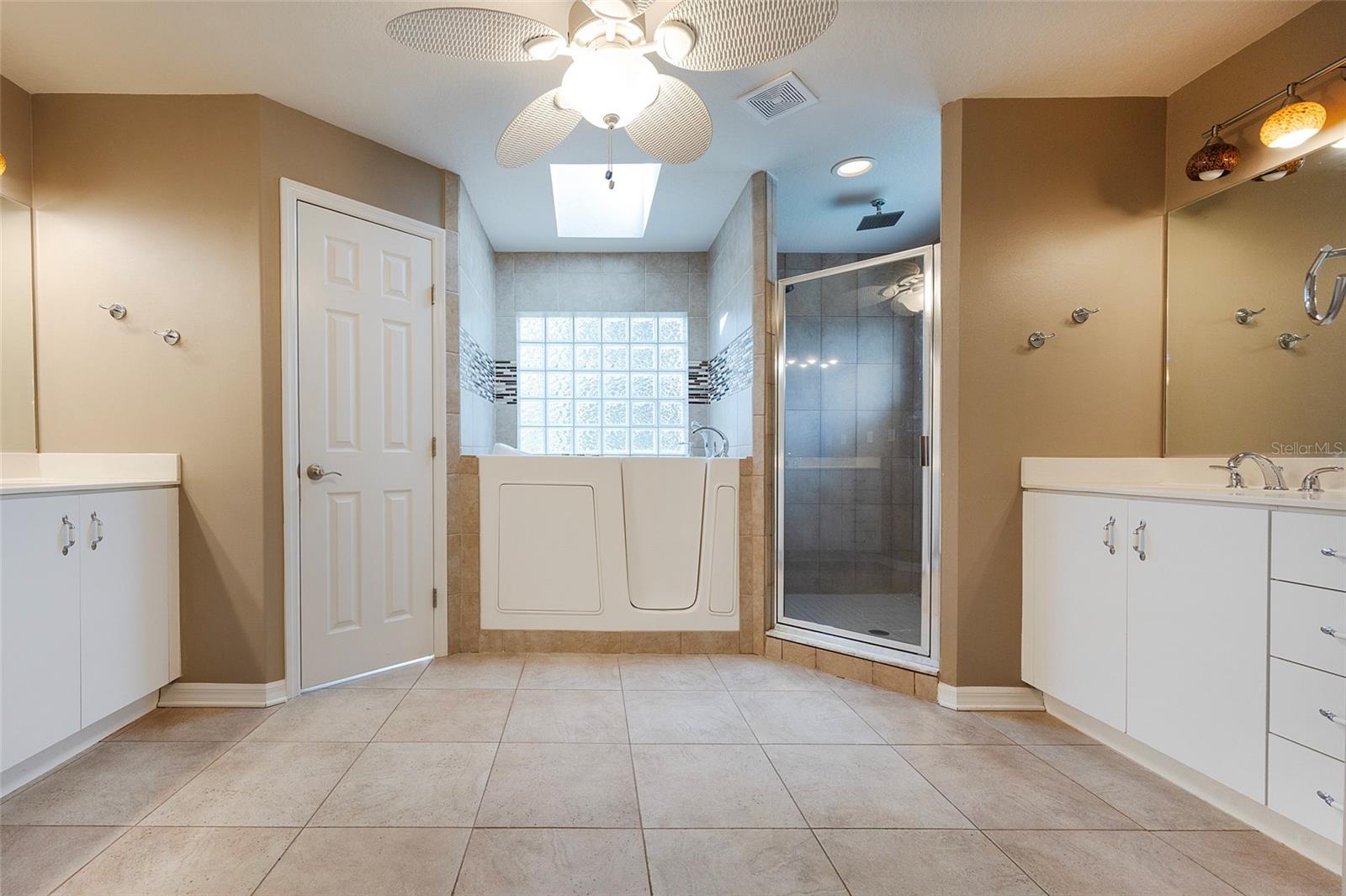 Image 18 of 66 For 6065 Spruce Point Circle
