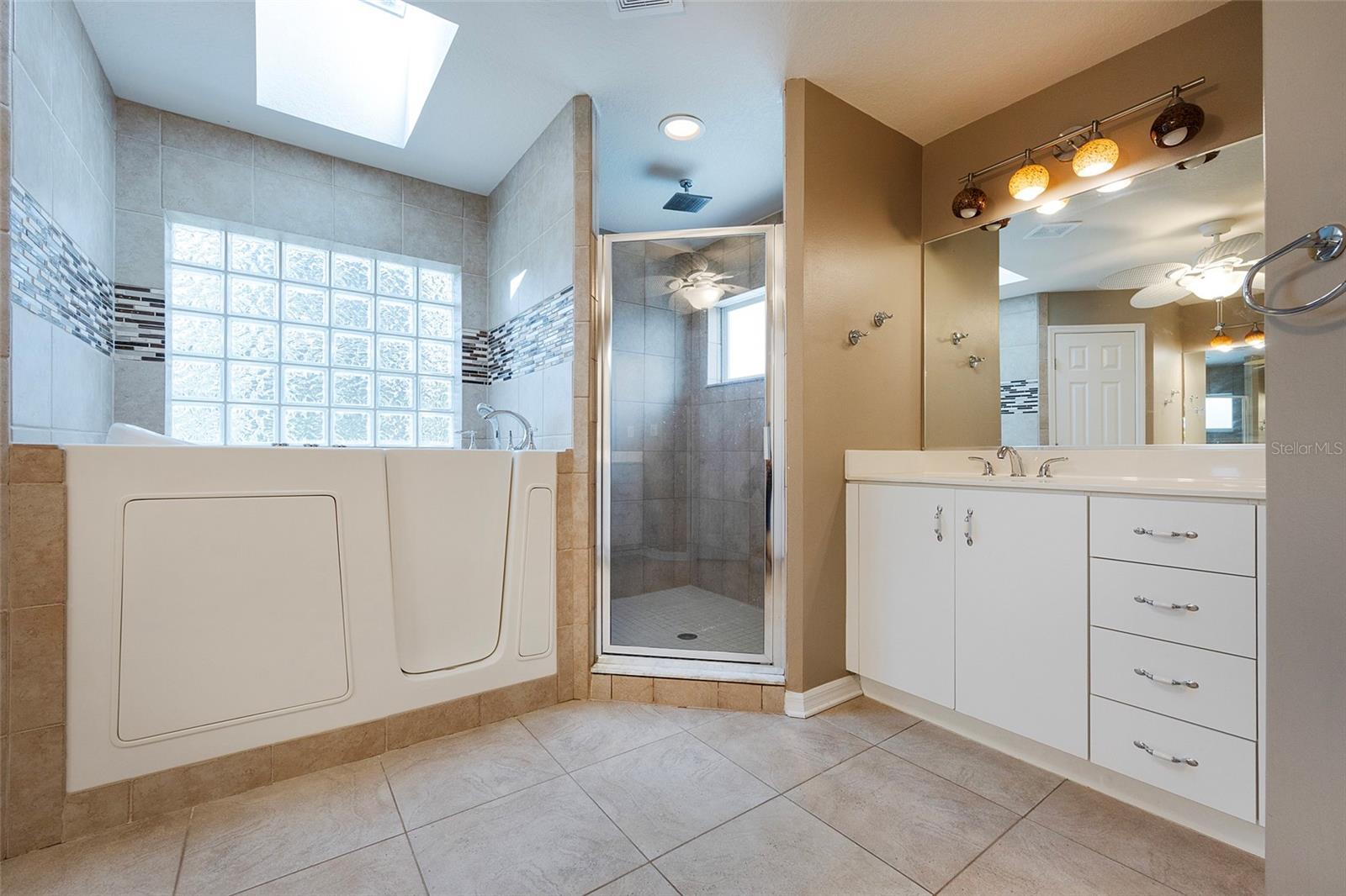 Image 20 of 66 For 6065 Spruce Point Circle