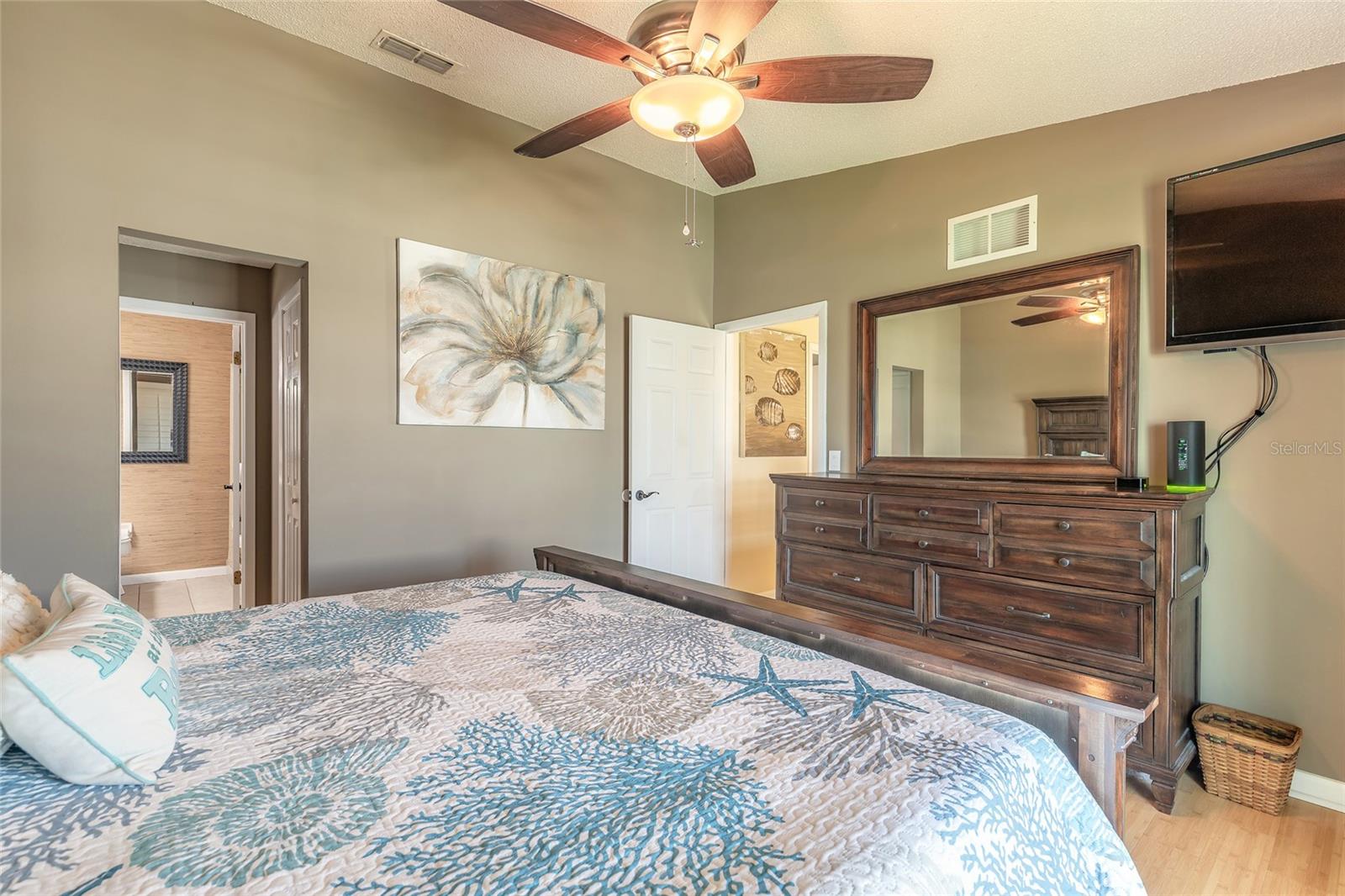 Image 23 of 46 For 2898 Ocean Shore Boulevard 5020