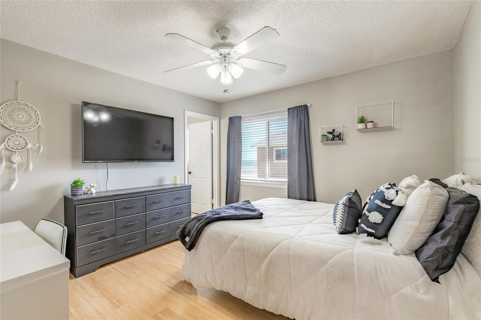 Image 31 of 46 For 2898 Ocean Shore Boulevard 5020