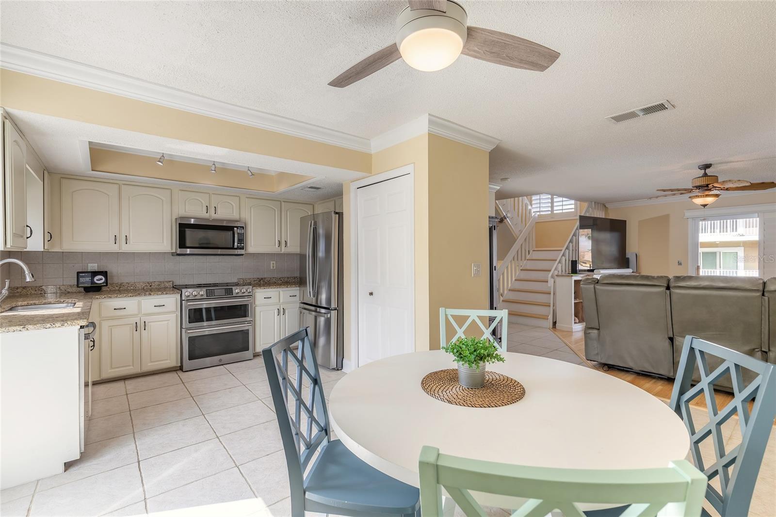 Image 9 of 46 For 2898 Ocean Shore Boulevard 5020