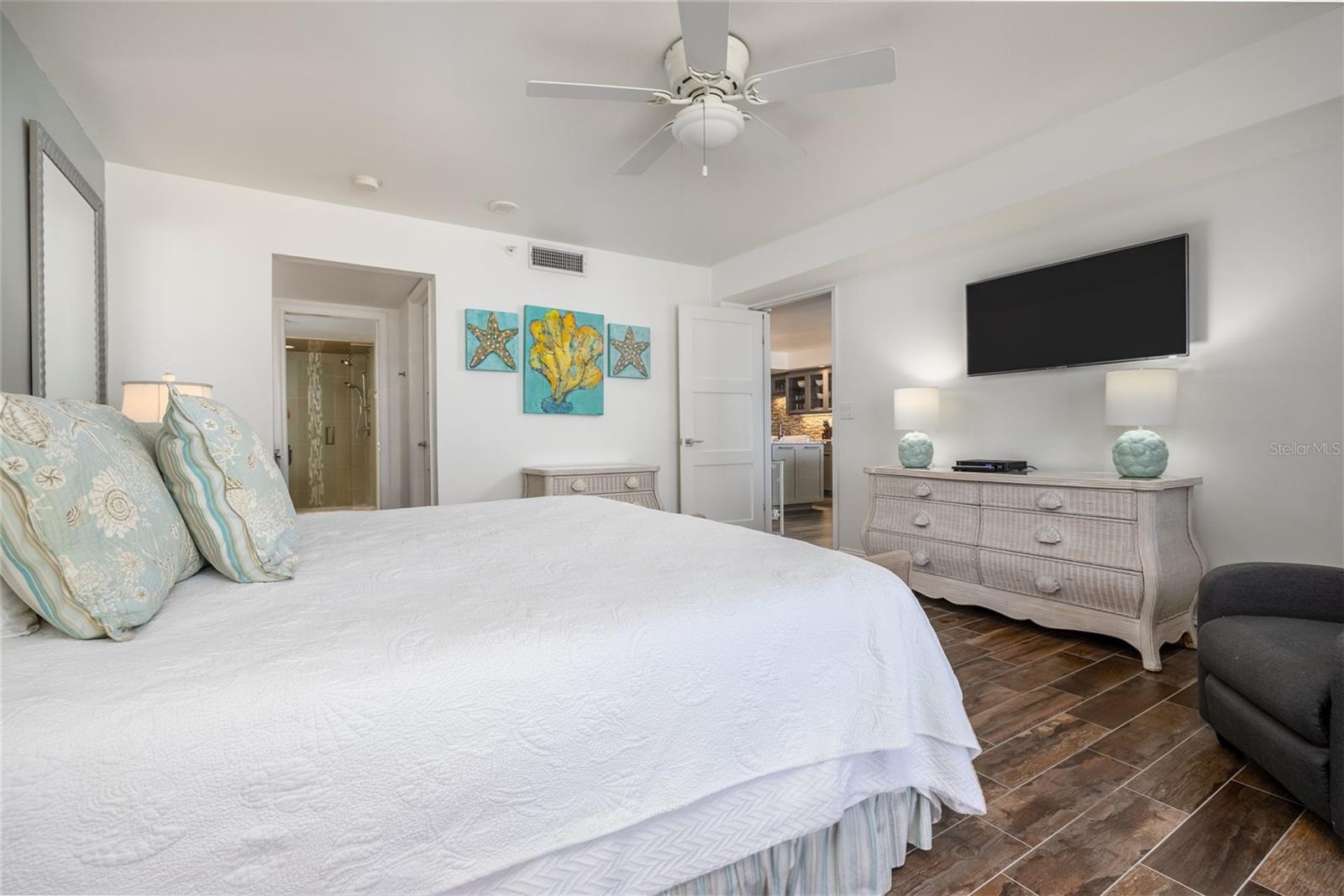 Image 17 of 43 For 2555 Atlantic Avenue 302