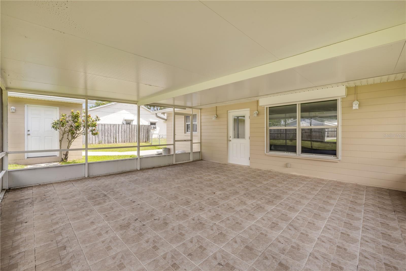 Image 40 of 50 For 2416 Pine Tree Drive