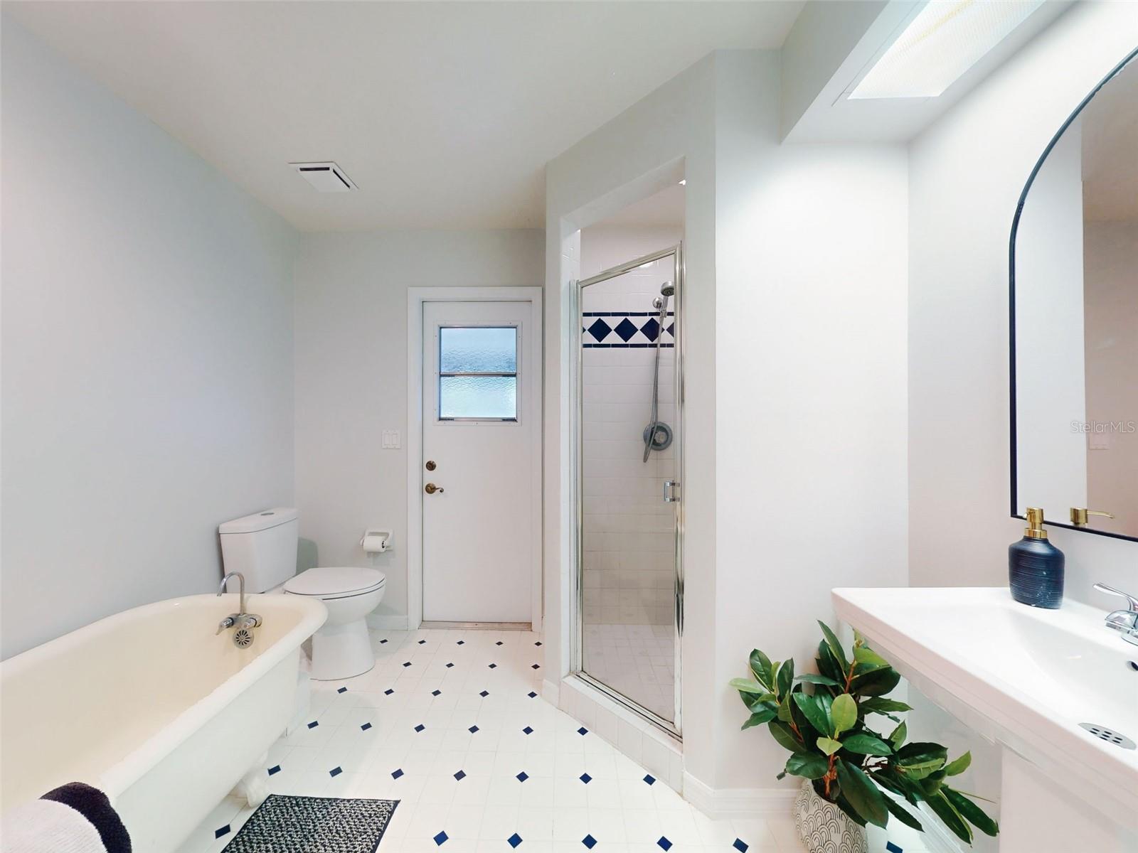 Image 35 of 62 For 1651 Seabury Point Road Nw