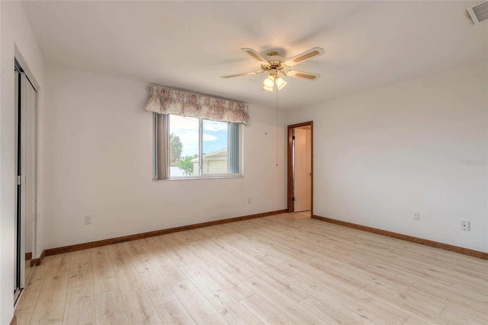 Image 31 of 58 For 417 Riverside Drive
