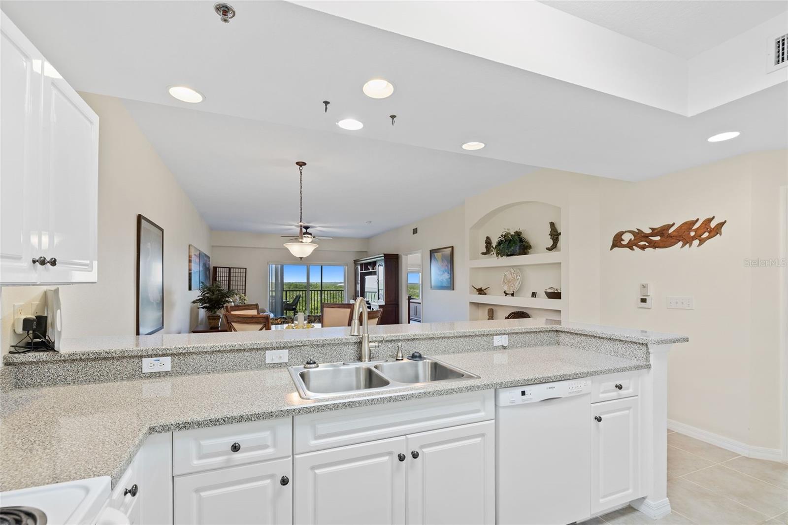 Image 5 of 43 For 5300 Atlantic Avenue 9-504