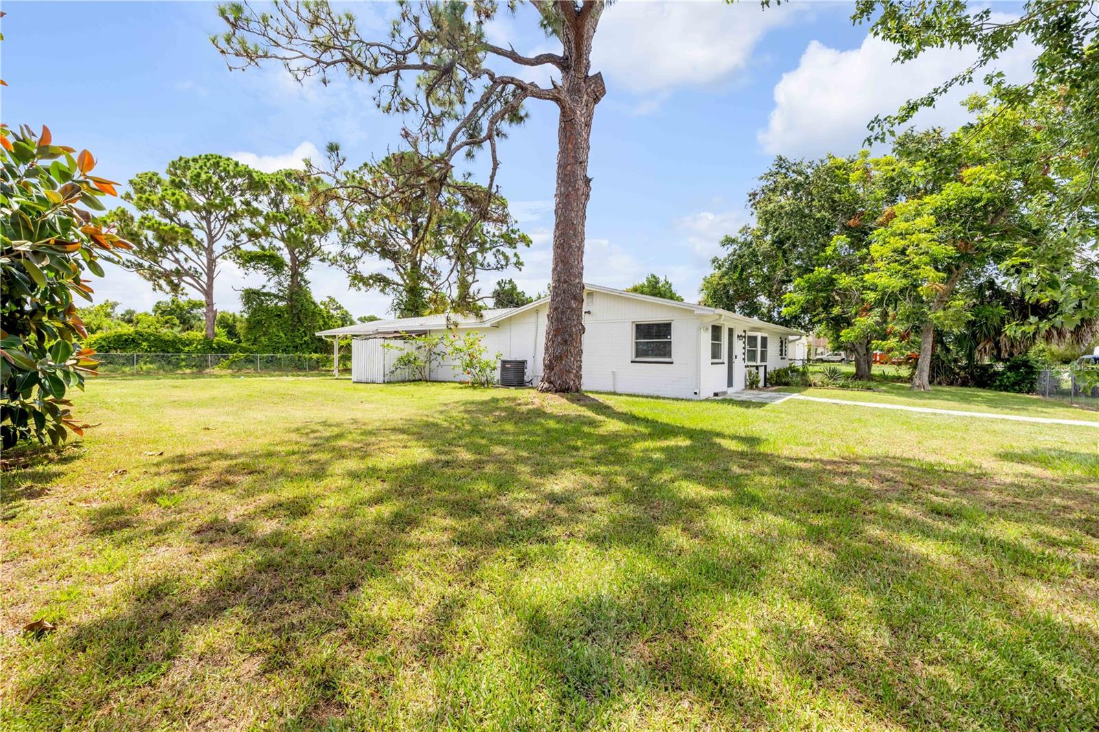 Image 6 of 38 For 1607 India Palm Drive