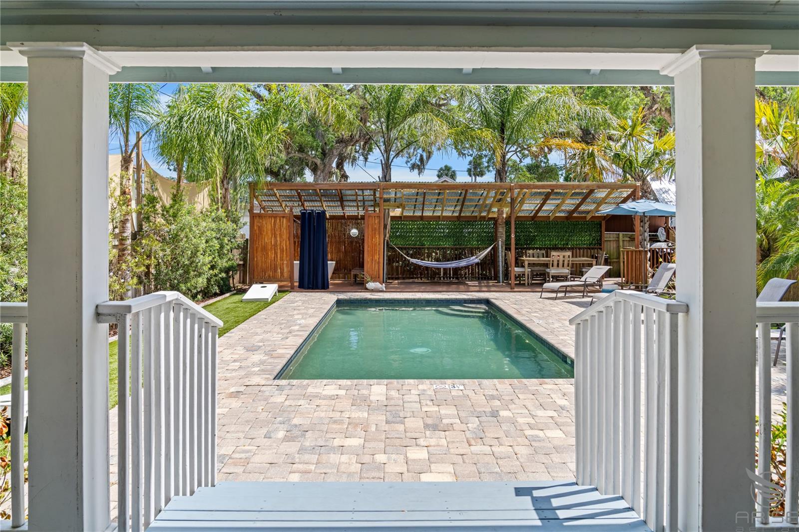 Image 11 of 52 For 305 Live Oak