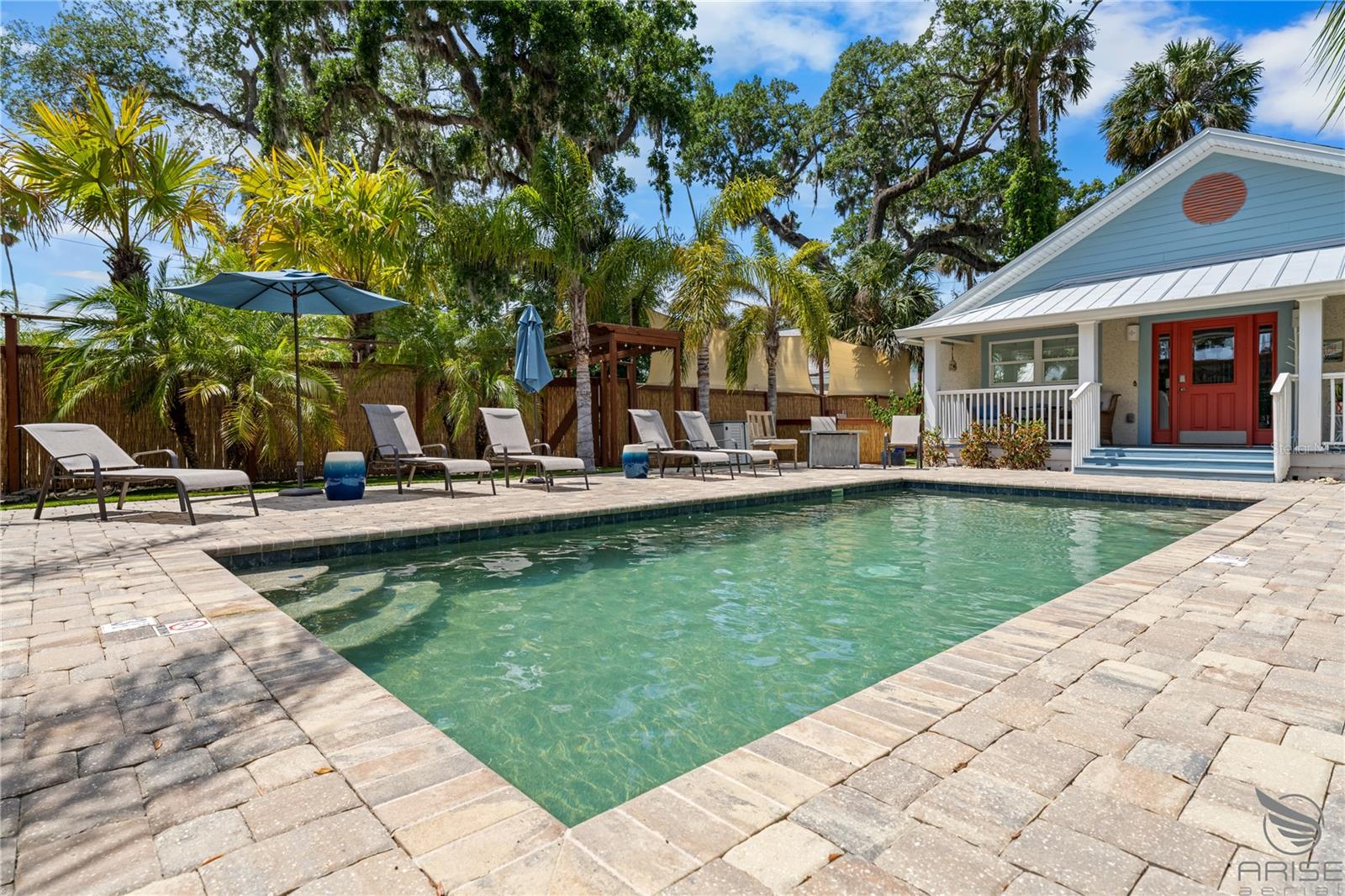 Image 12 of 52 For 305 Live Oak