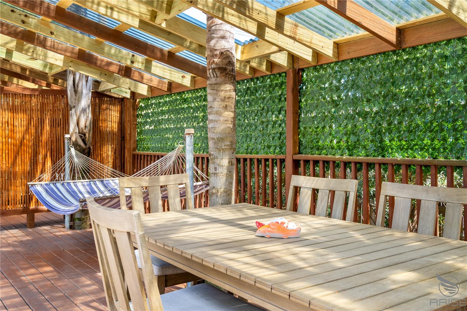 Image 13 of 52 For 305 Live Oak