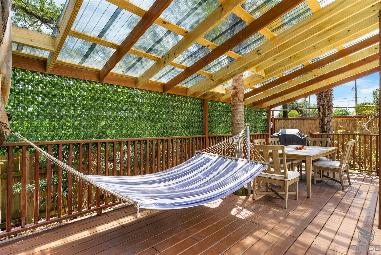 Image 14 of 52 For 305 Live Oak