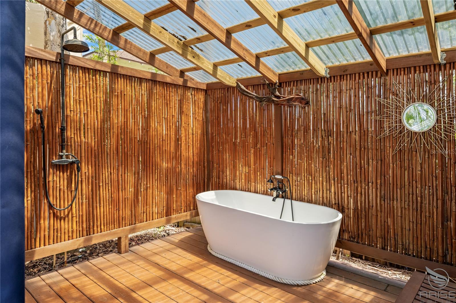 Image 15 of 52 For 305 Live Oak