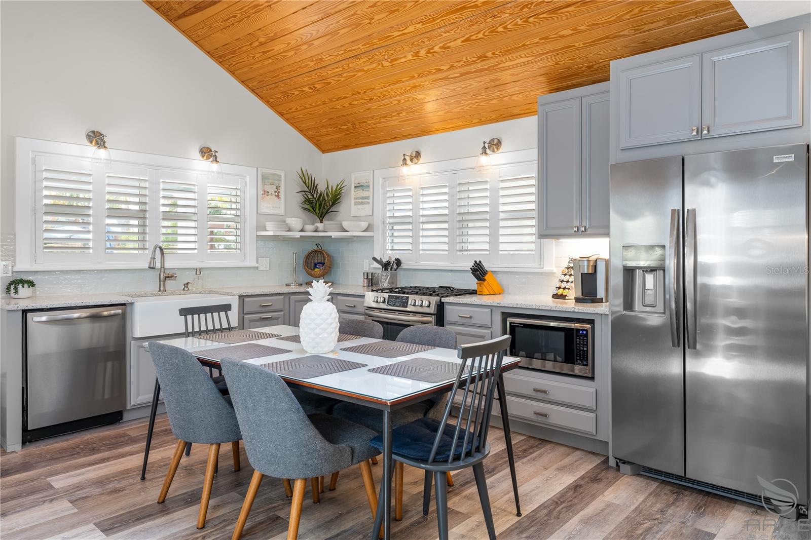 Image 19 of 52 For 305 Live Oak