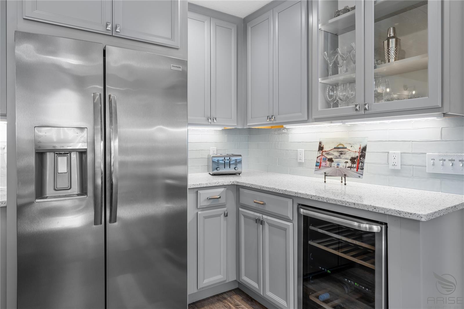 Image 20 of 52 For 305 Live Oak