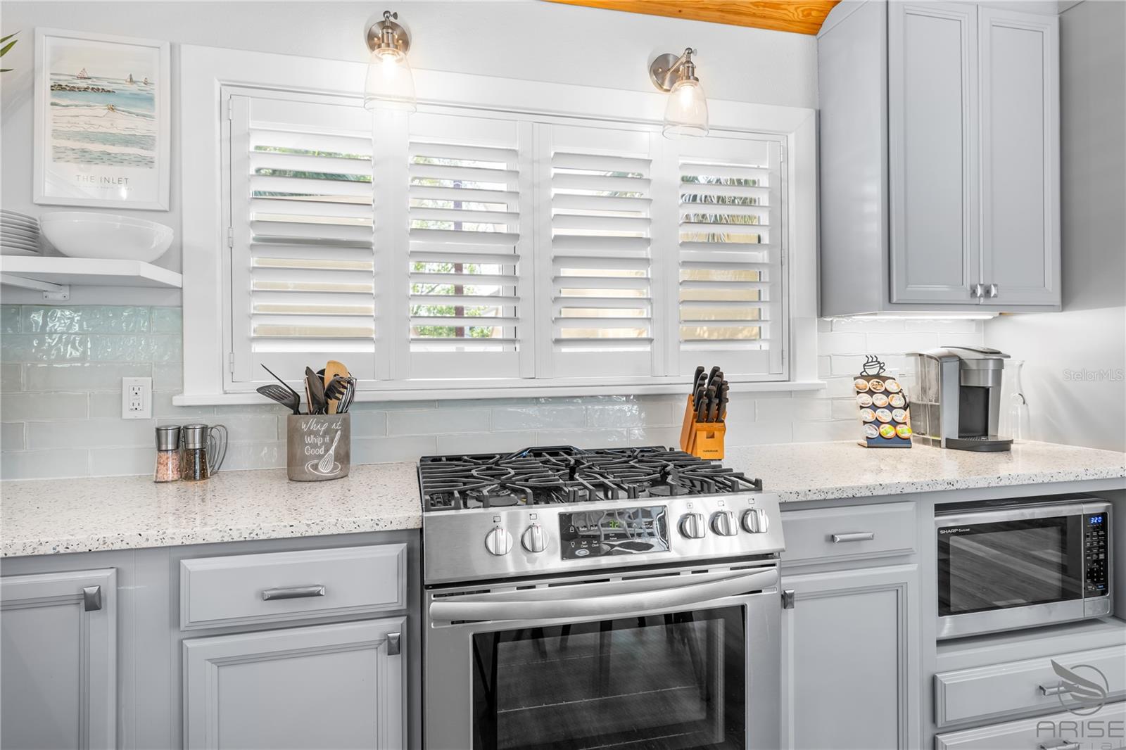 Image 22 of 52 For 305 Live Oak