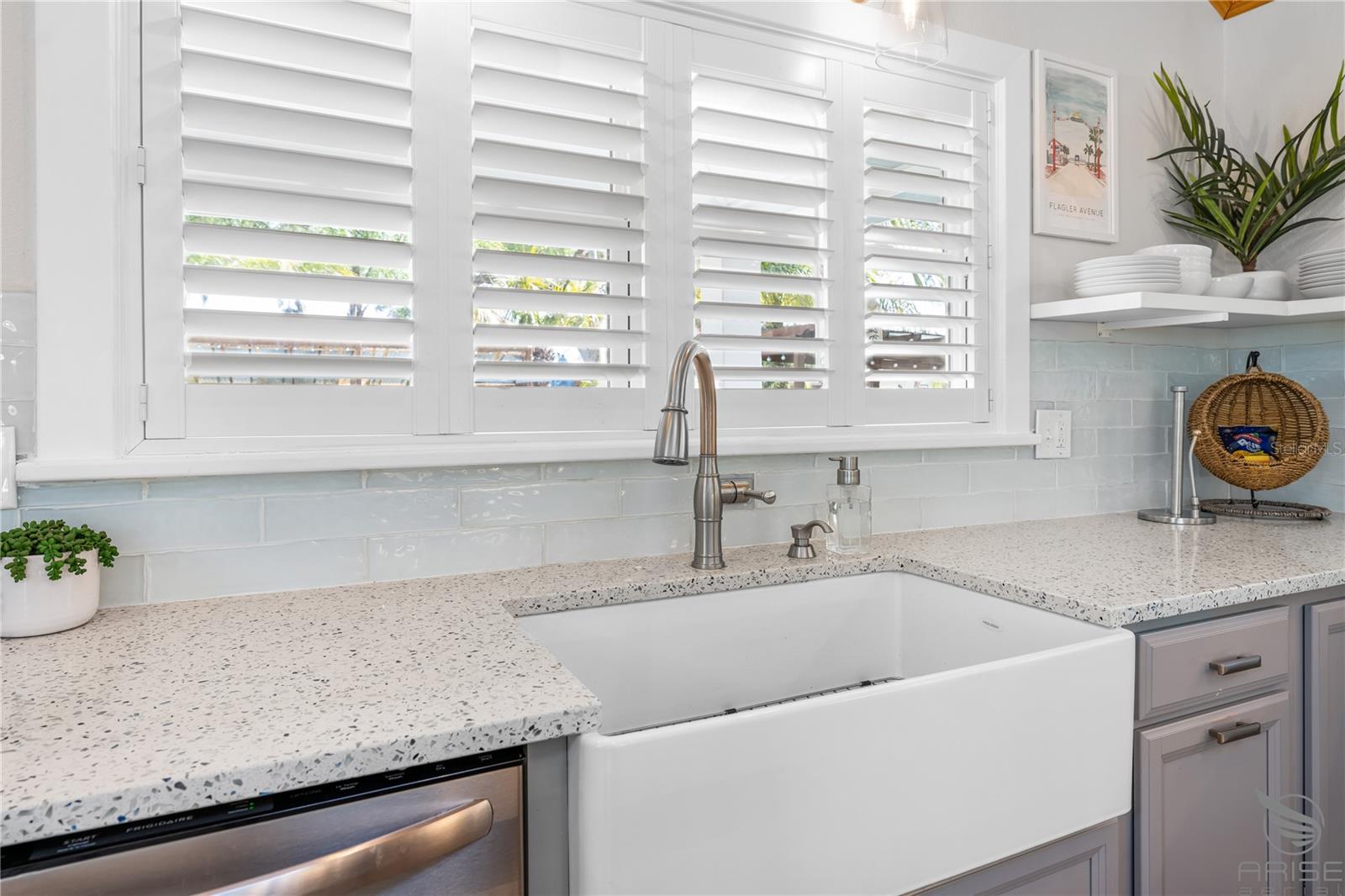 Image 23 of 52 For 305 Live Oak