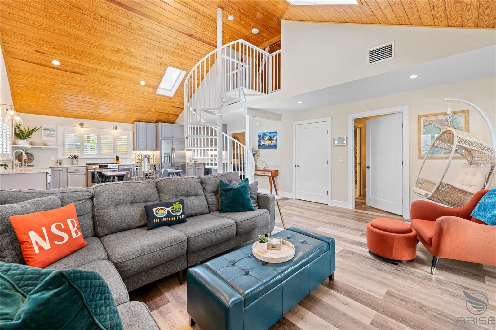 Image 26 of 52 For 305 Live Oak