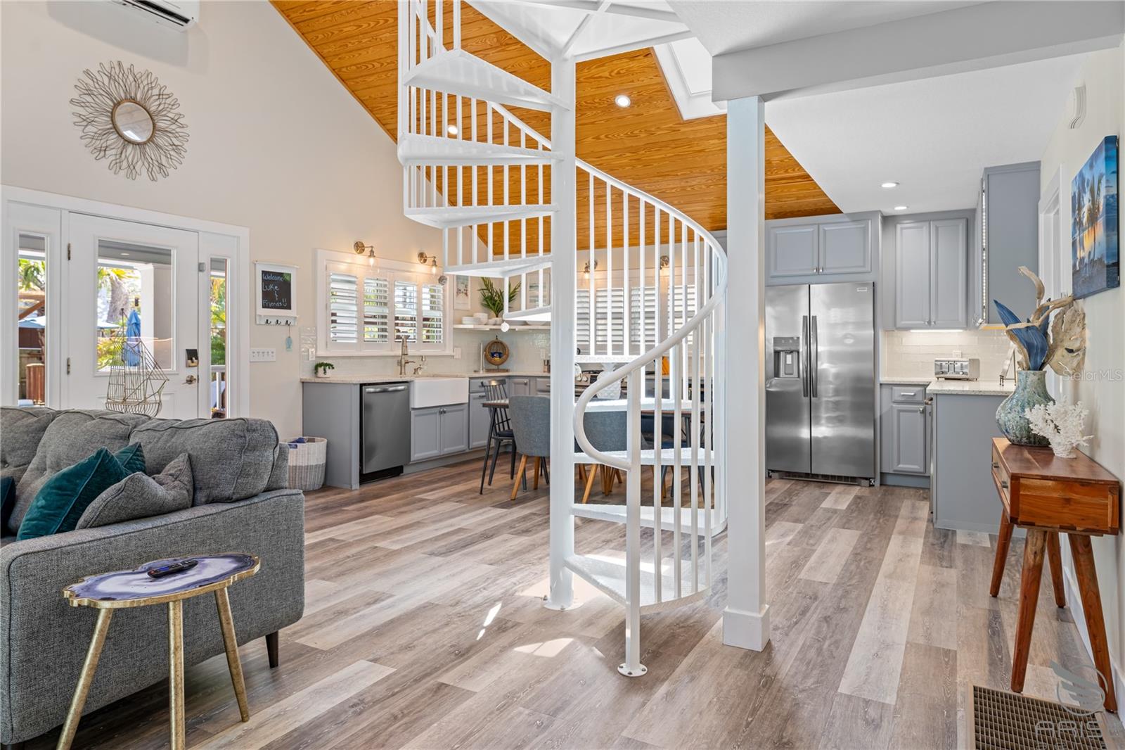 Image 27 of 52 For 305 Live Oak