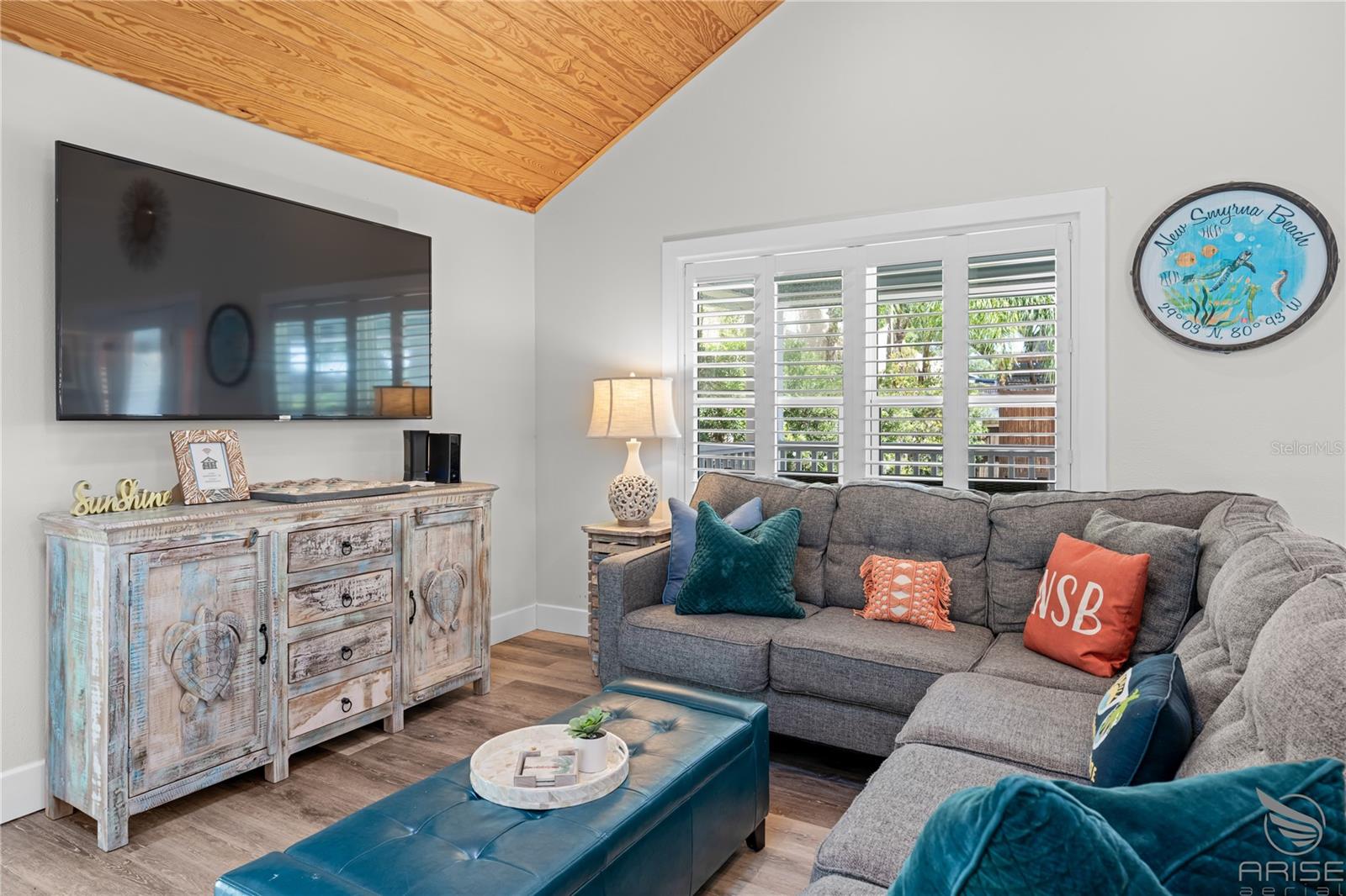 Image 28 of 52 For 305 Live Oak